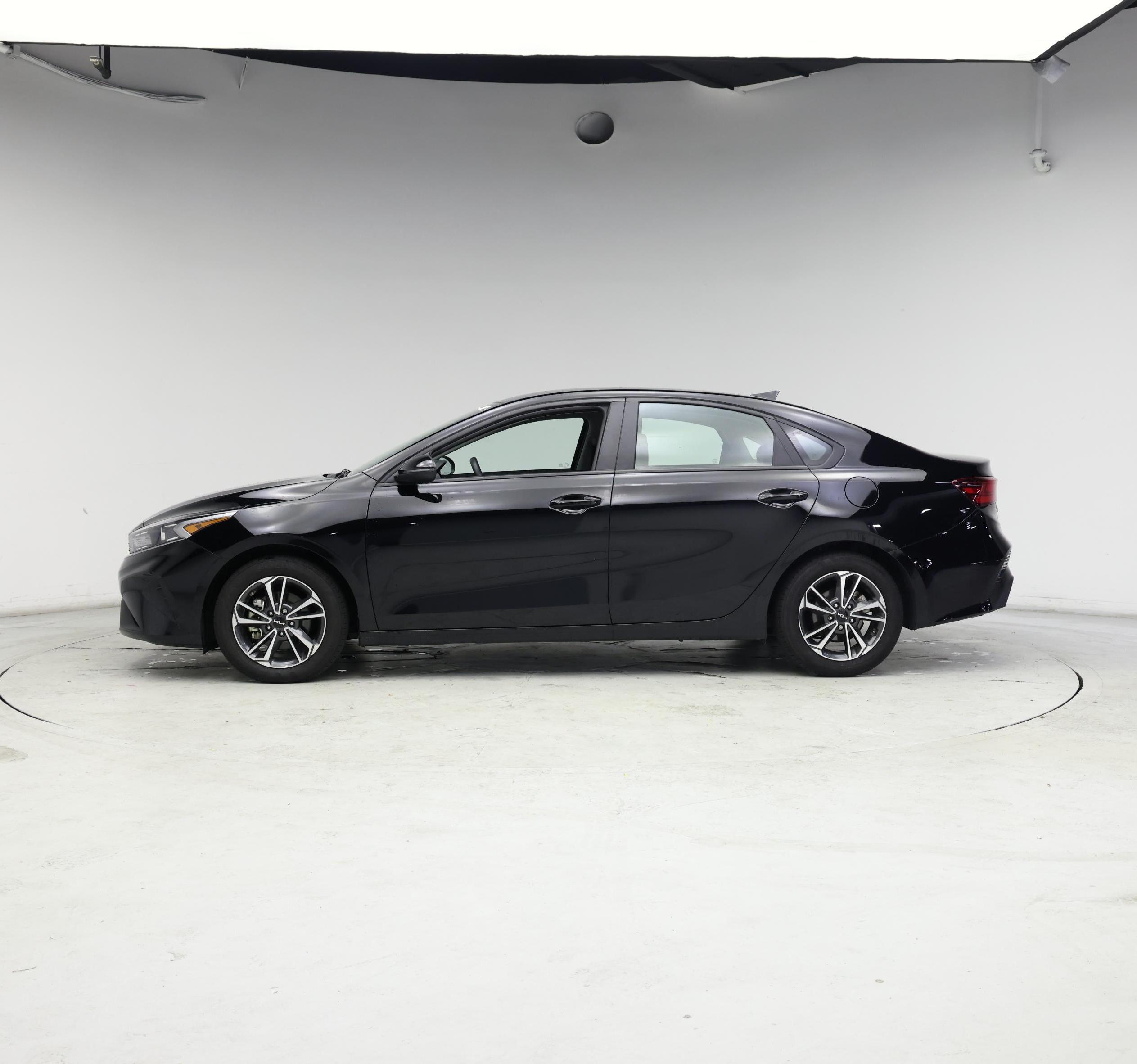 Thumbnail: 2023 Kia Forte - 3