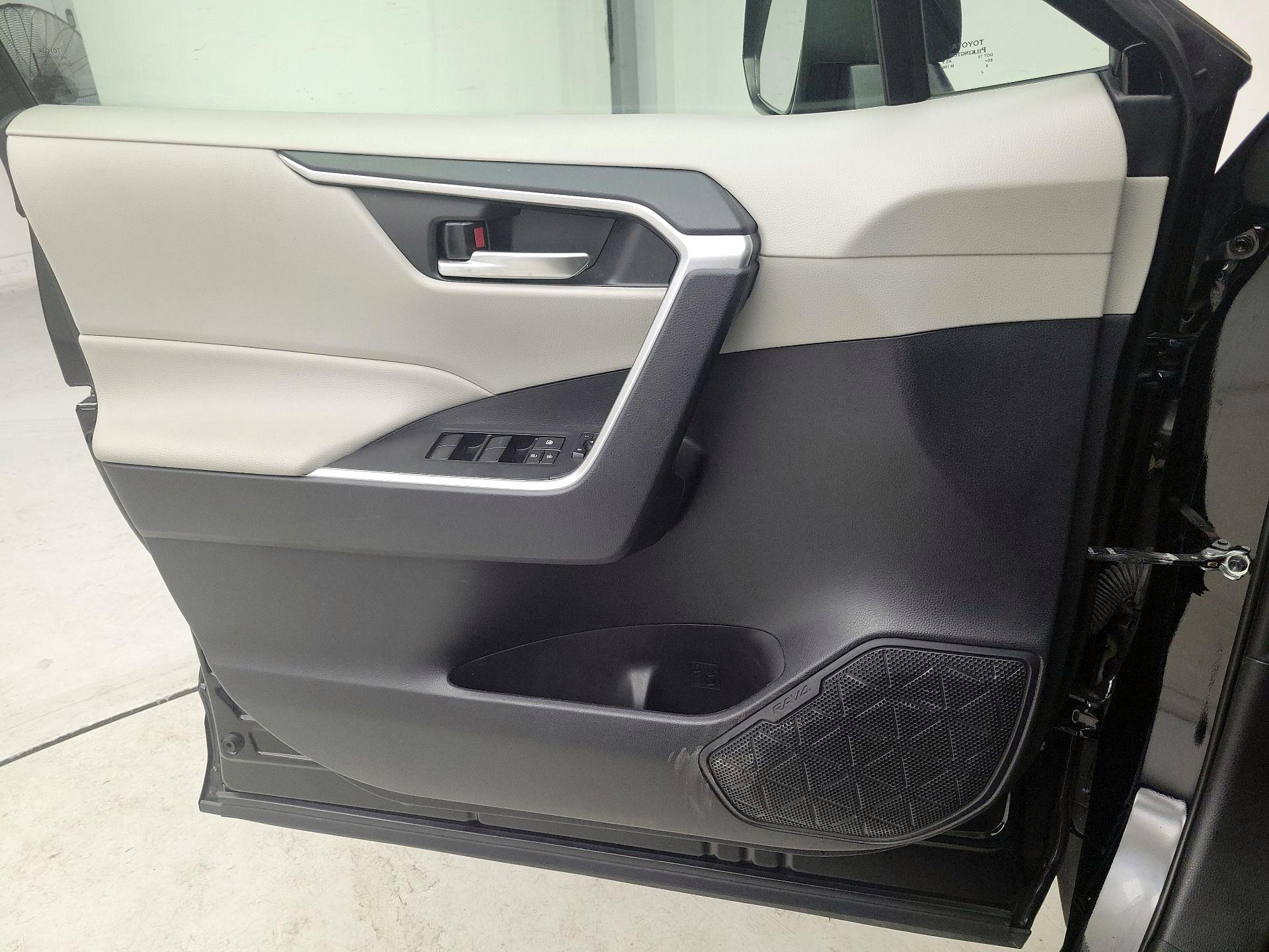 Thumbnail: 2021 Toyota RAV4 - 12