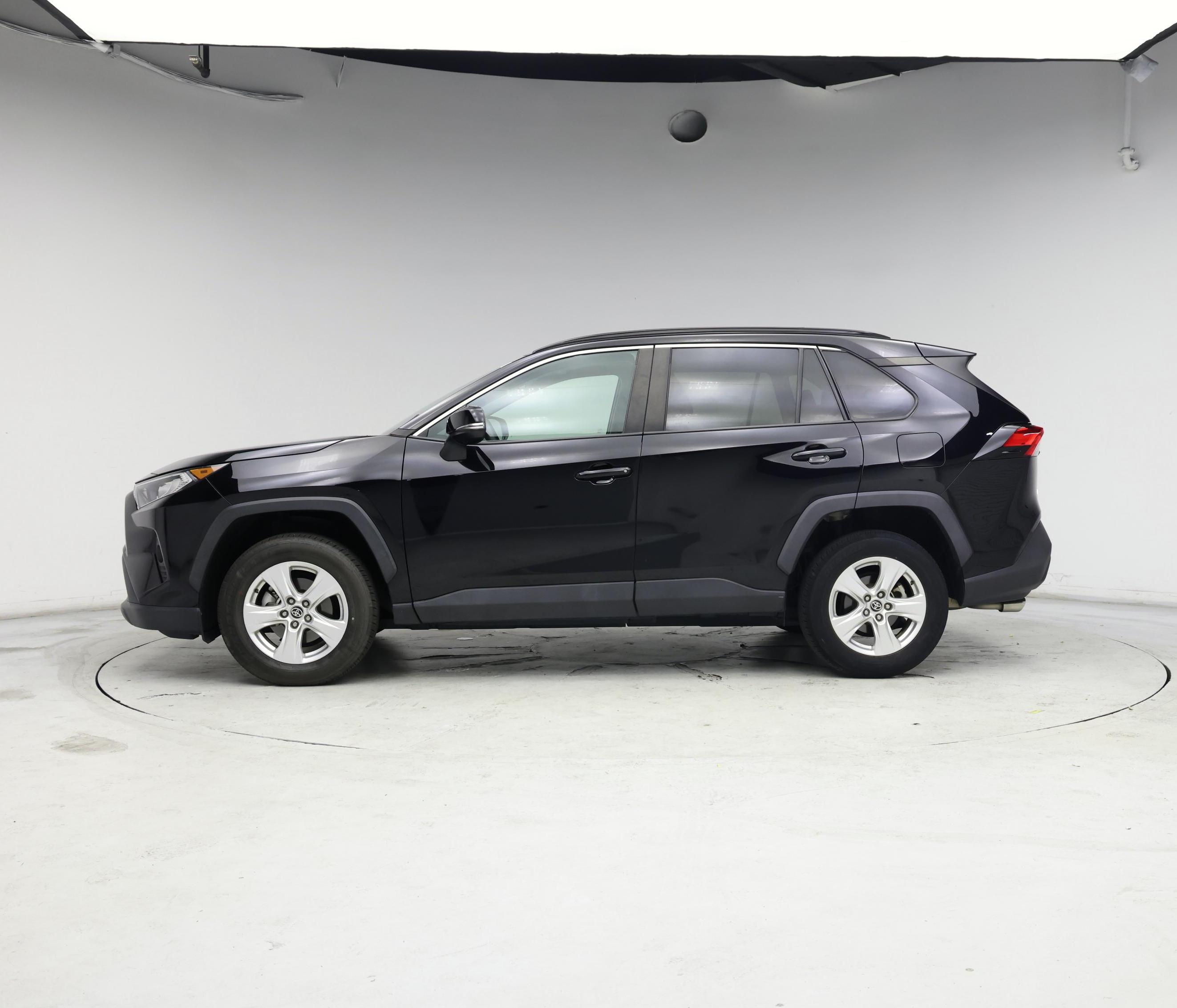Thumbnail: 2021 Toyota RAV4 - 3