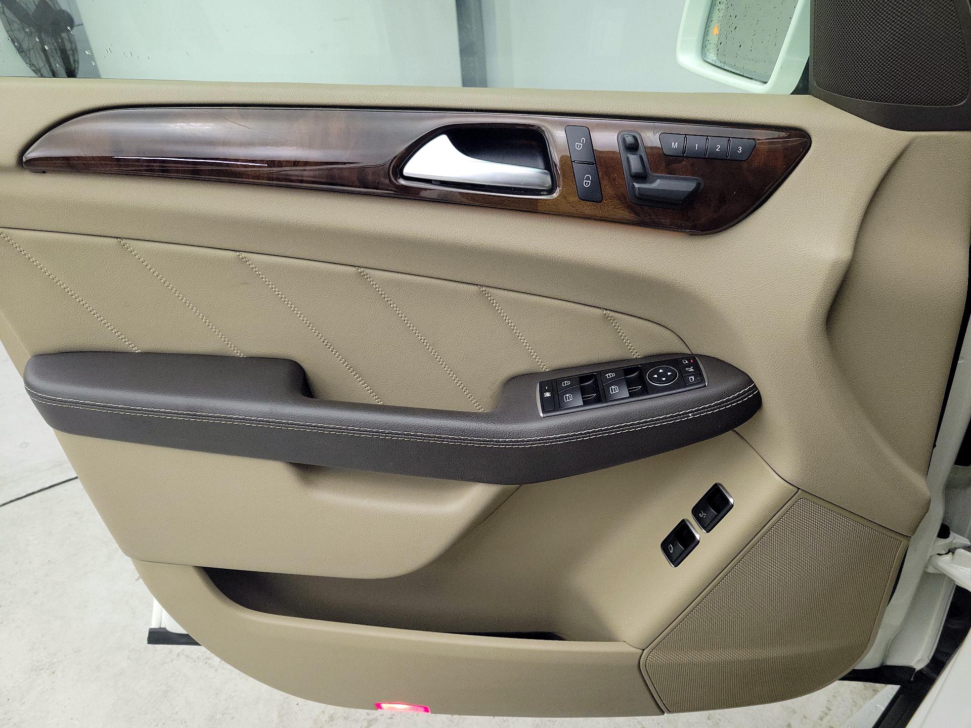 Thumbnail: 2016 Mercedes-Benz GL-Class - 12