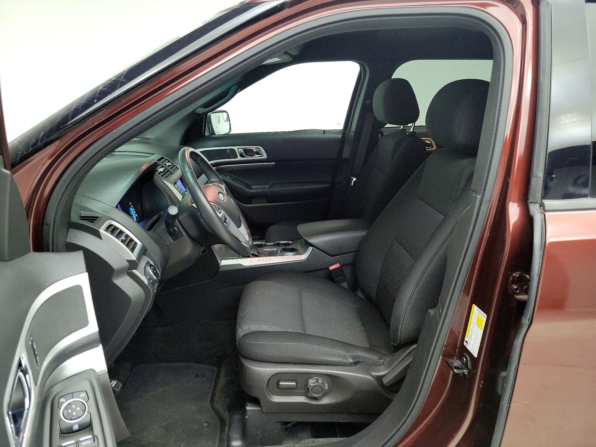 Thumbnail: 2015 Ford Explorer - 11