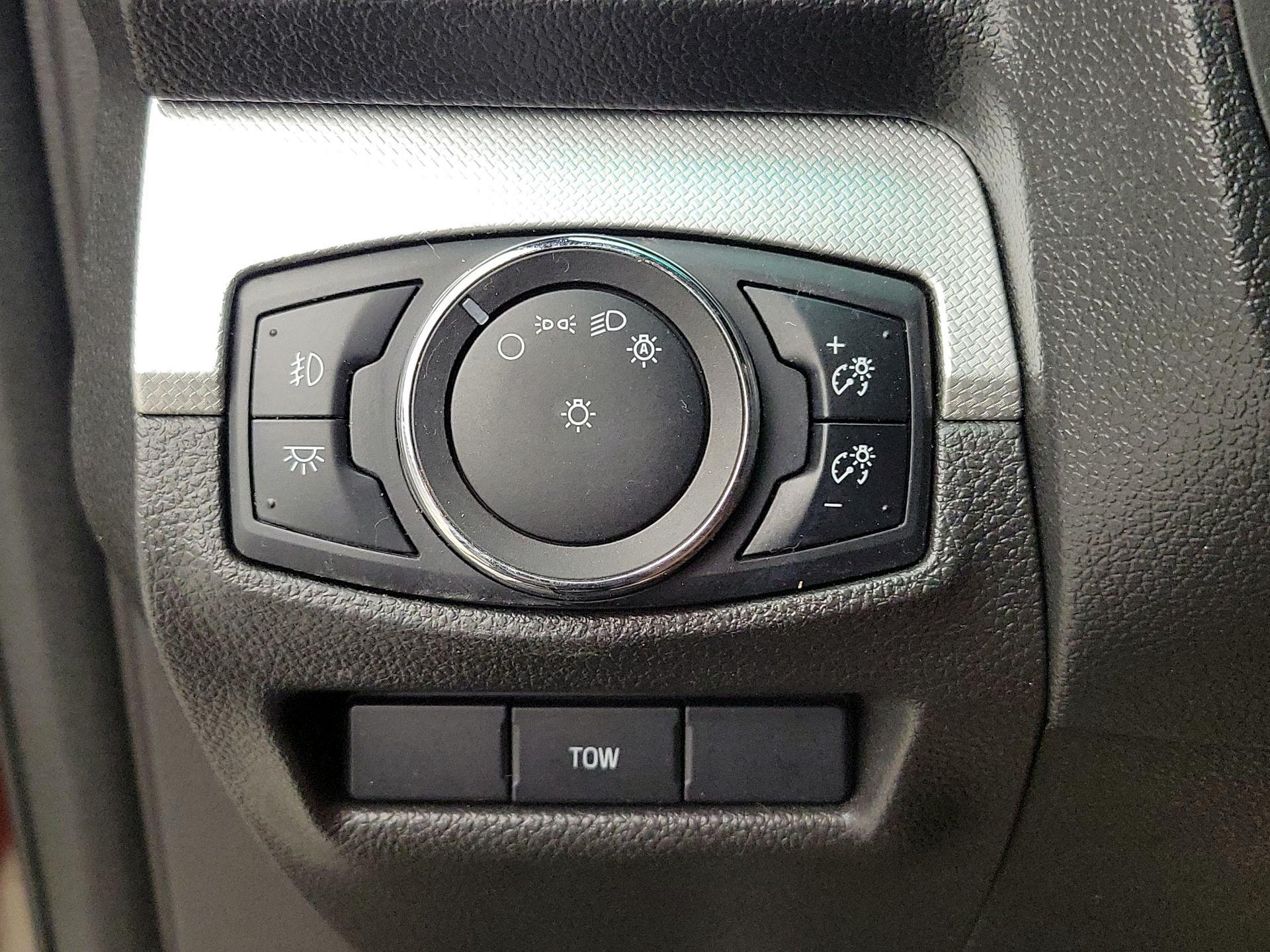 Thumbnail: 2015 Ford Explorer - 13
