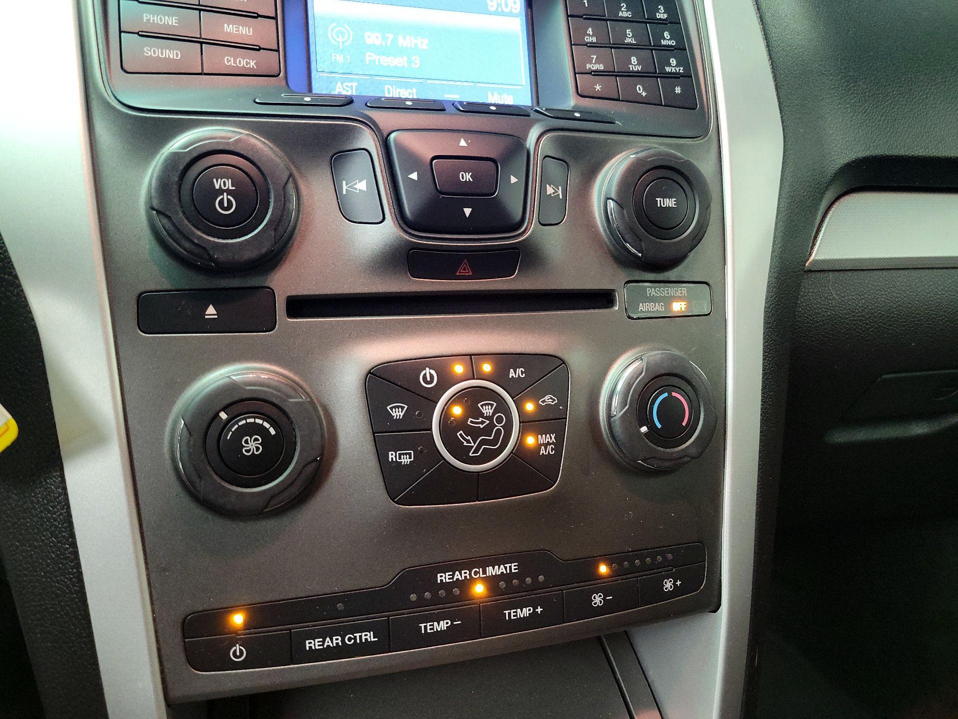 Thumbnail: 2015 Ford Explorer - 15