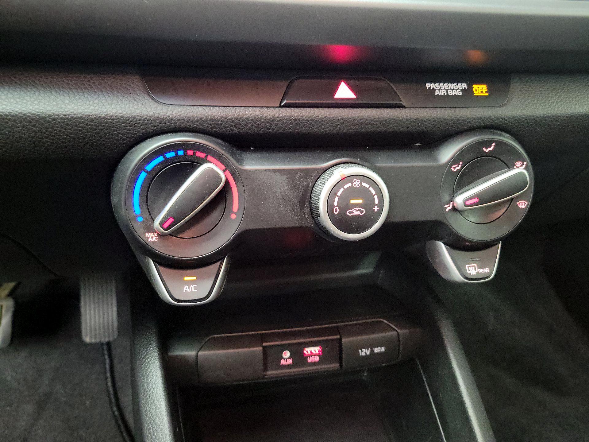 Thumbnail: 2019 Kia Rio - 16