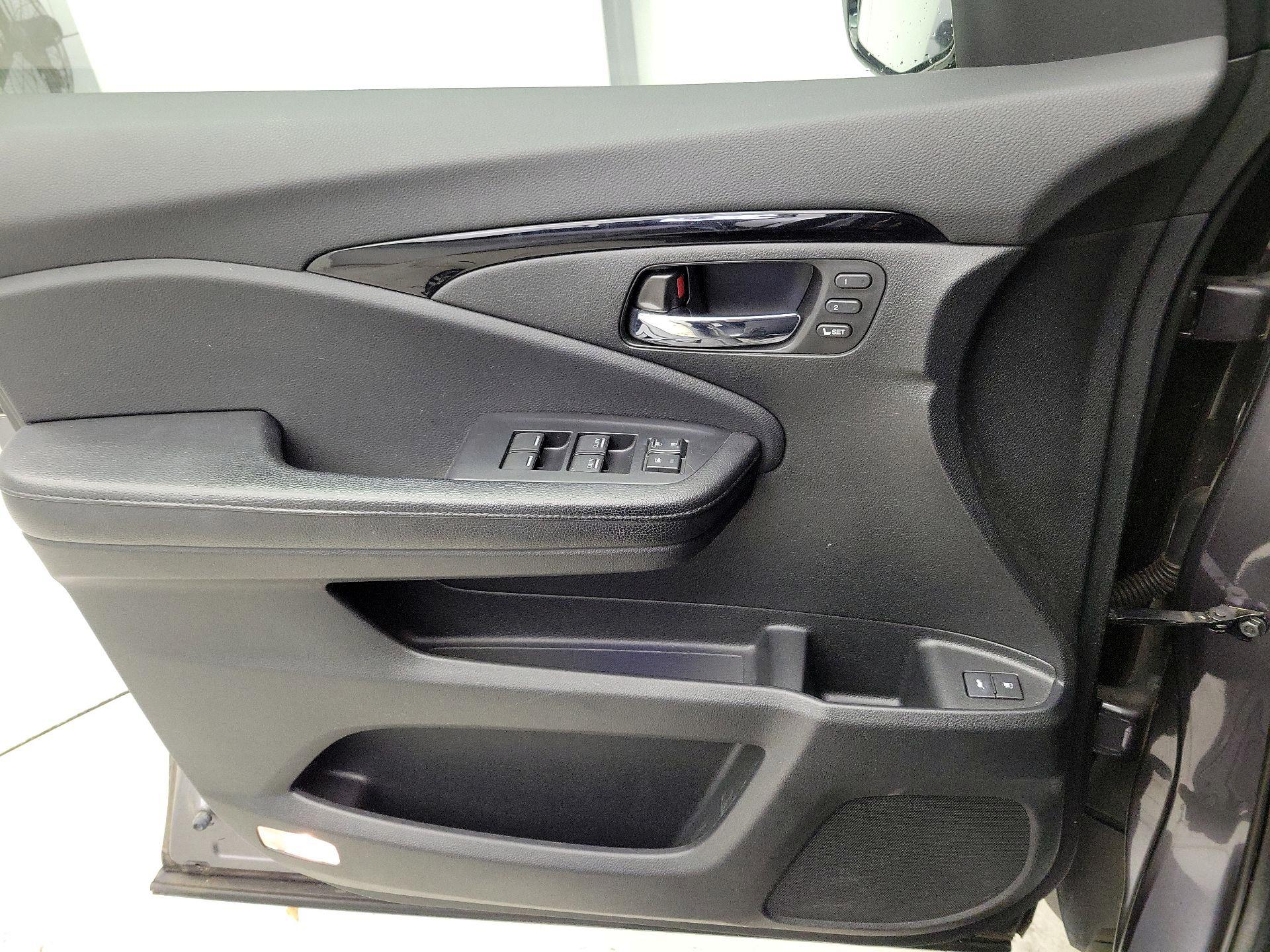 Thumbnail: 2016 Honda Pilot - 12