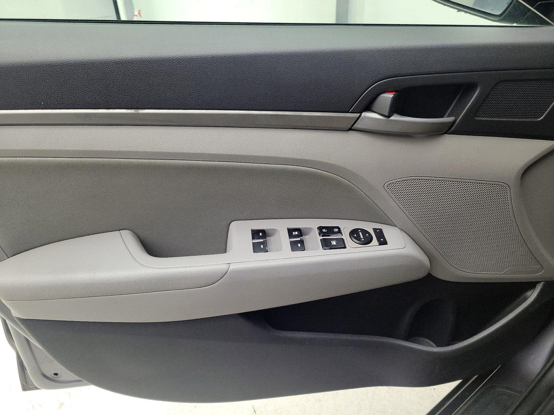 Thumbnail: 2017 Hyundai Elantra - 12