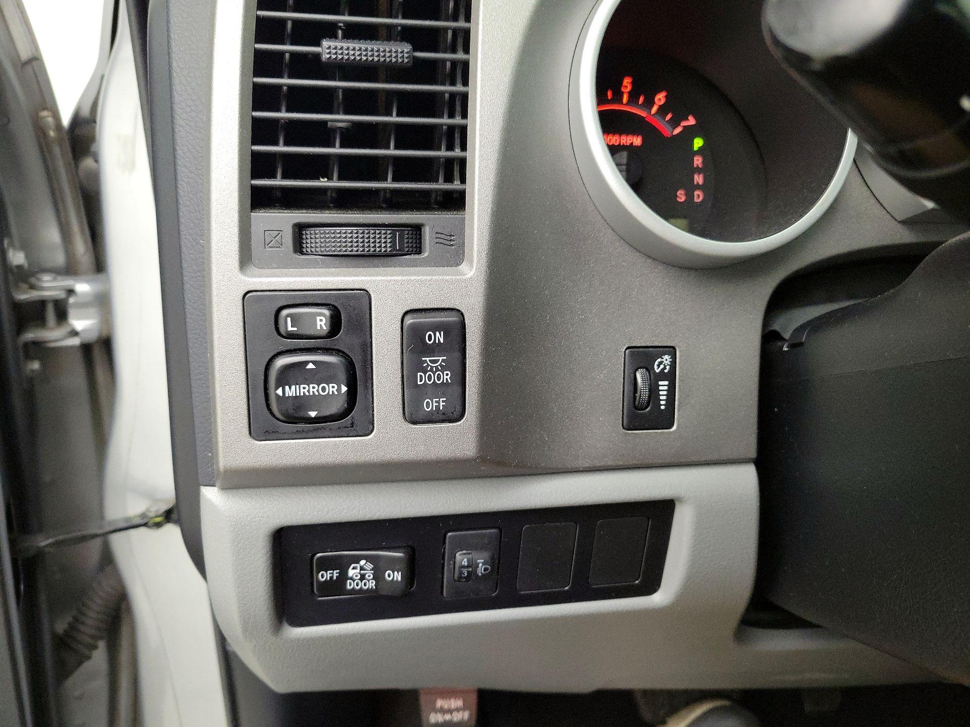 Thumbnail: 2013 Toyota Tundra - 13