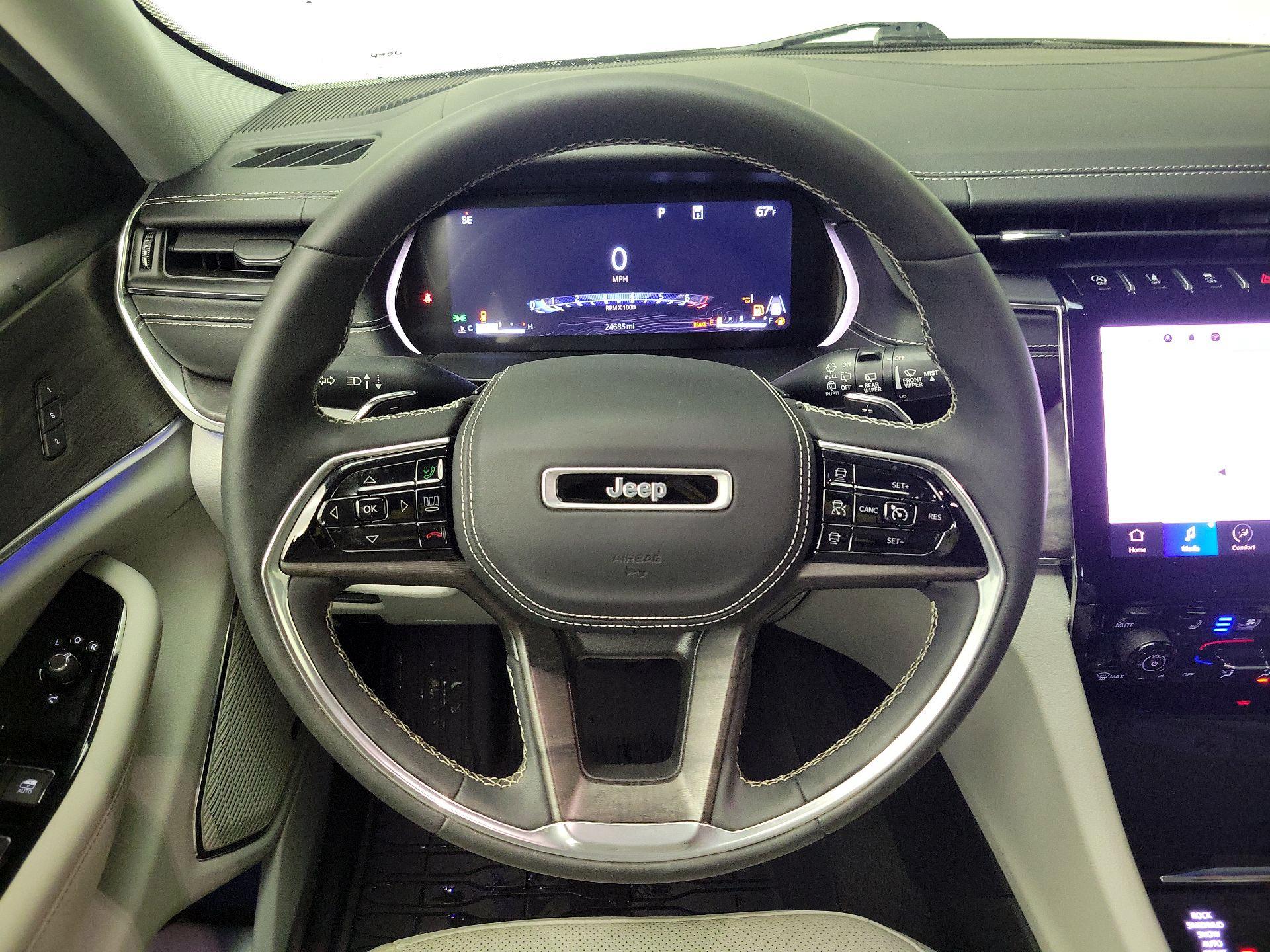 Thumbnail: 2023 Jeep Grand Cherokee - 10
