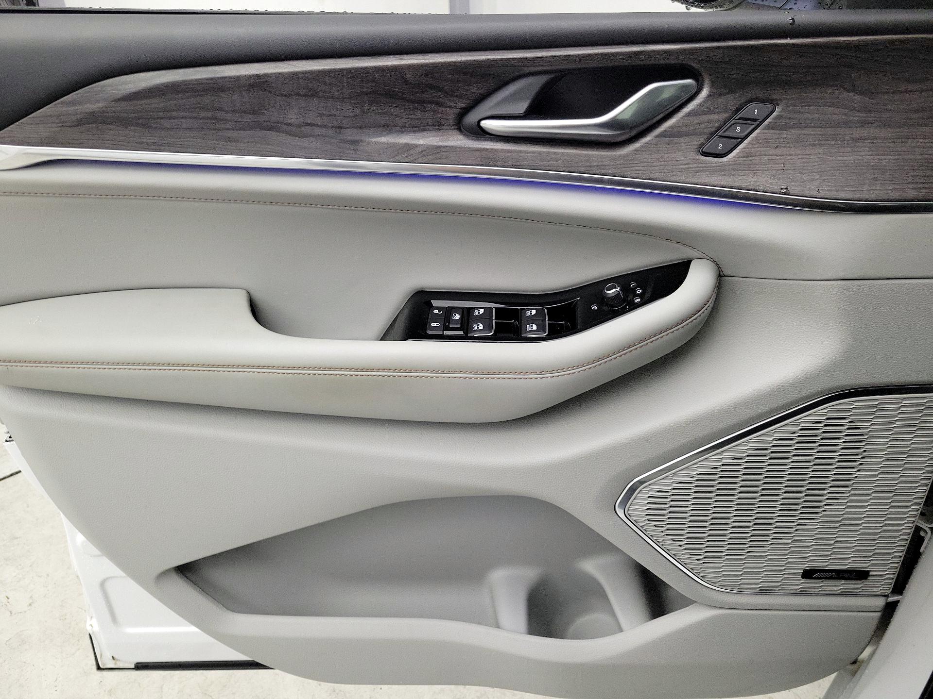 Thumbnail: 2023 Jeep Grand Cherokee - 12