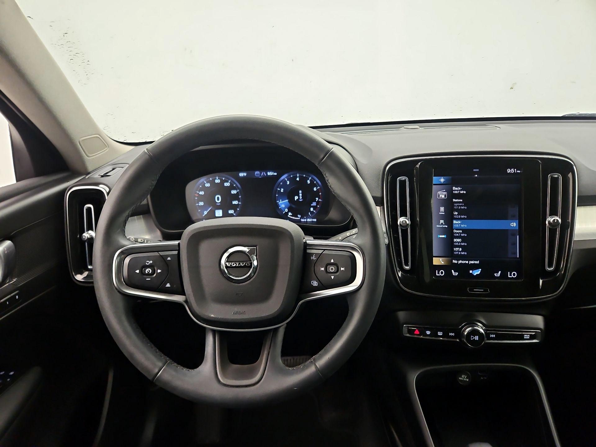 Thumbnail: 2022 Volvo XC40 - 10