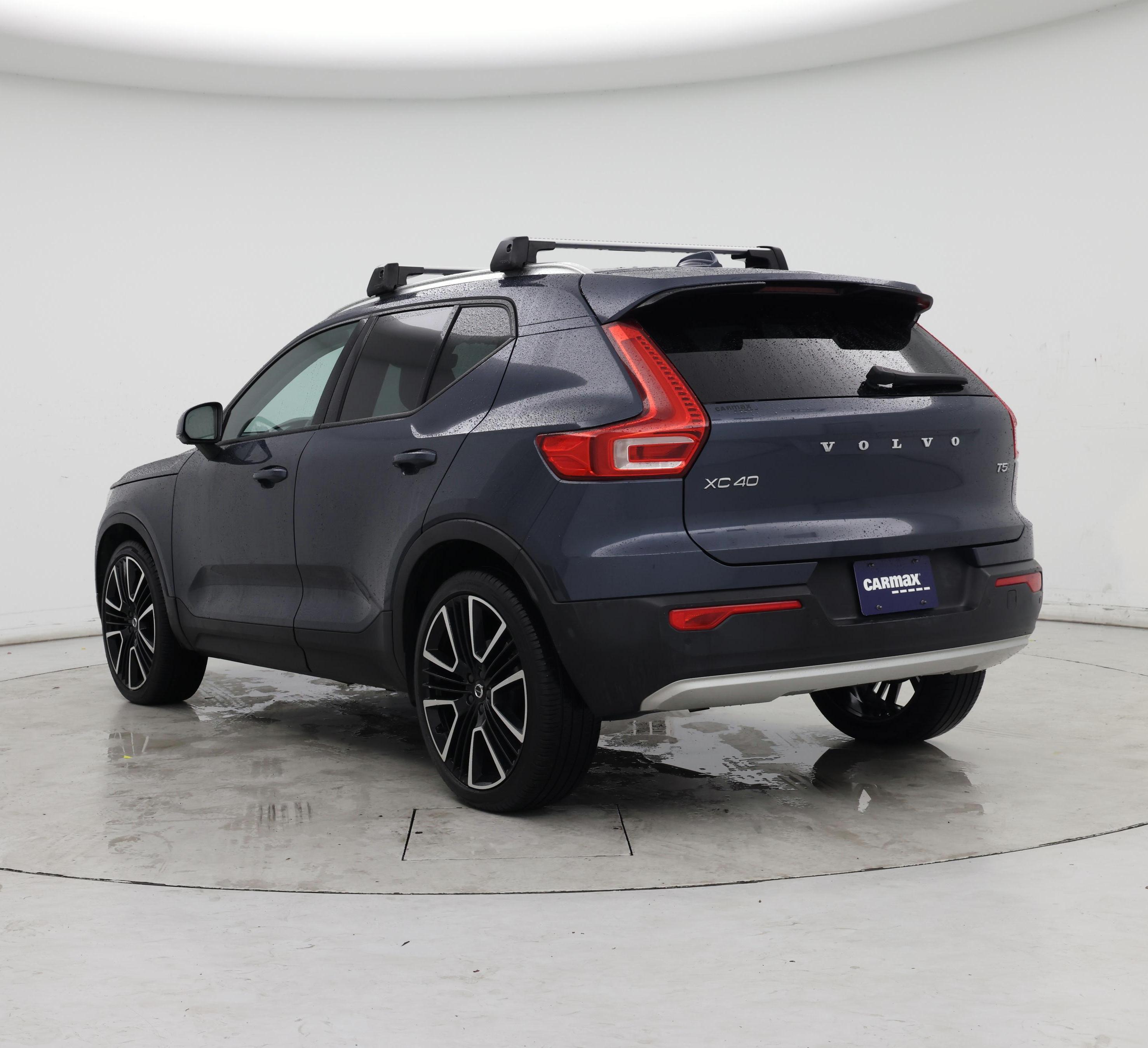 Thumbnail: 2022 Volvo XC40 - 2