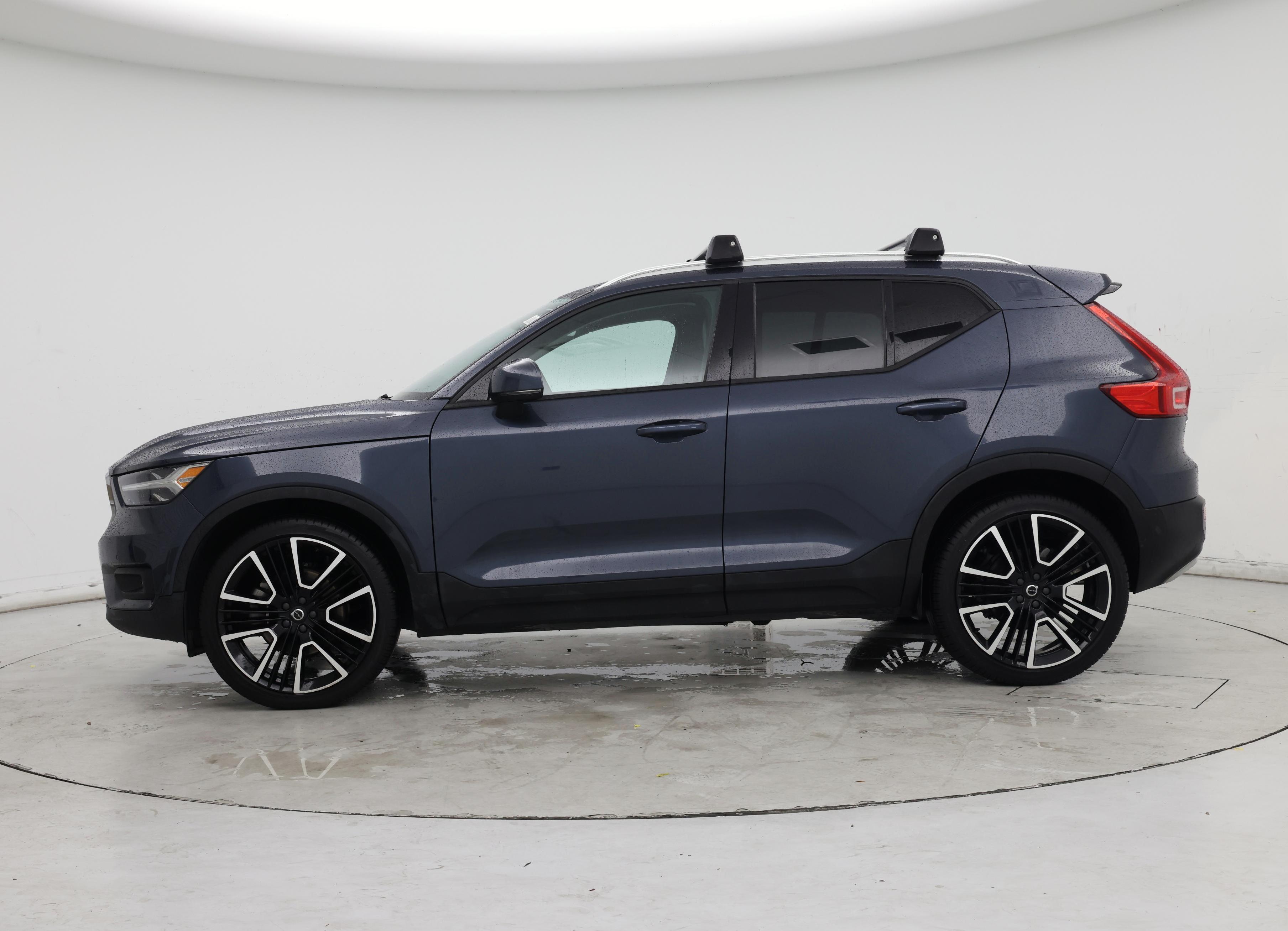 Thumbnail: 2022 Volvo XC40 - 3