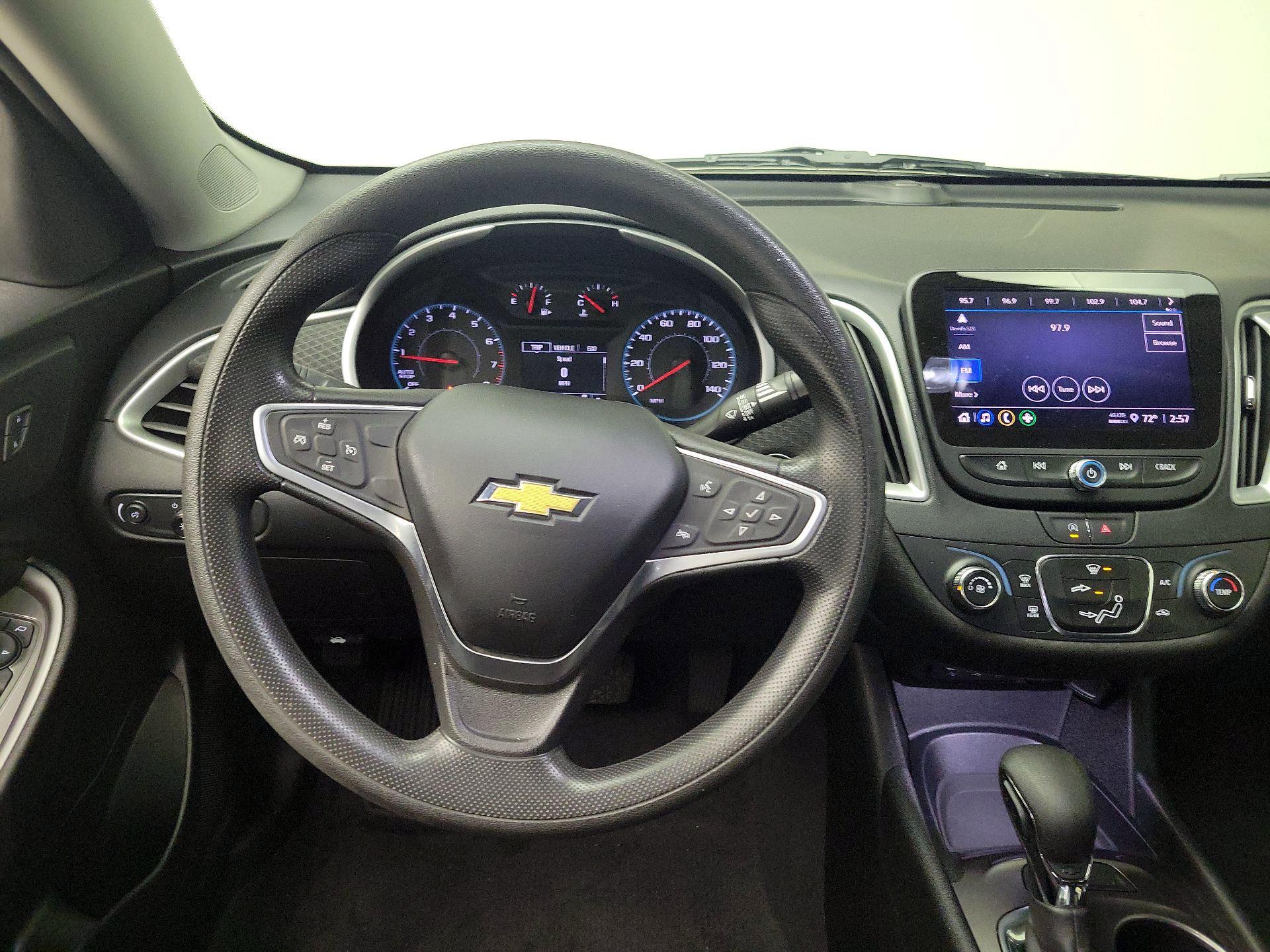 Thumbnail: 2022 Chevrolet Malibu - 10