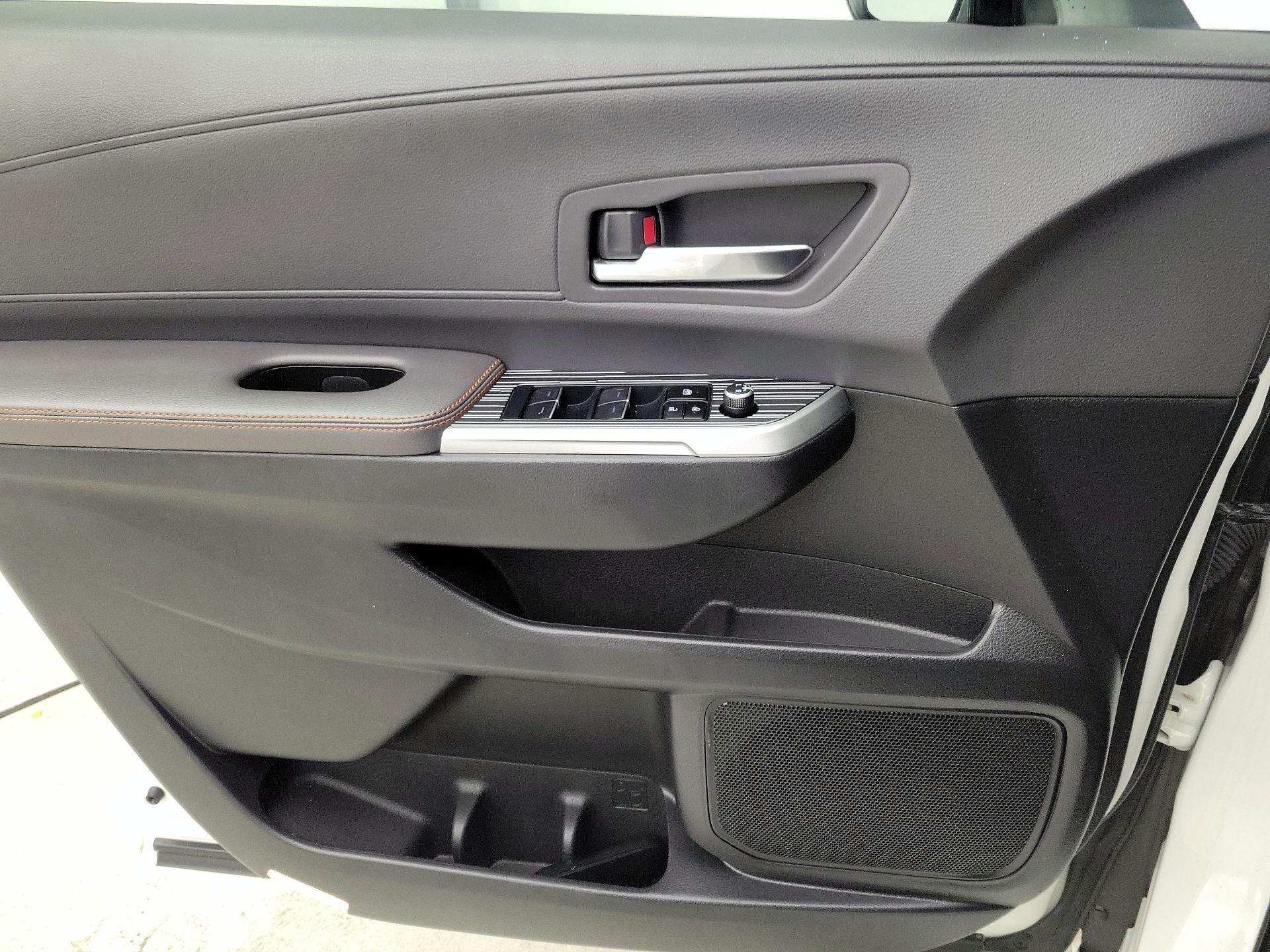 Thumbnail: 2023 Toyota Sienna - 12