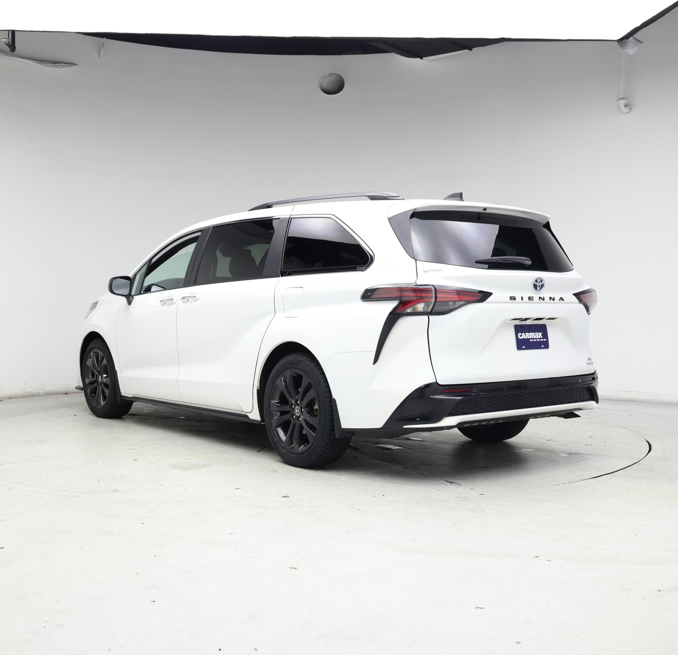 Thumbnail: 2023 Toyota Sienna - 2