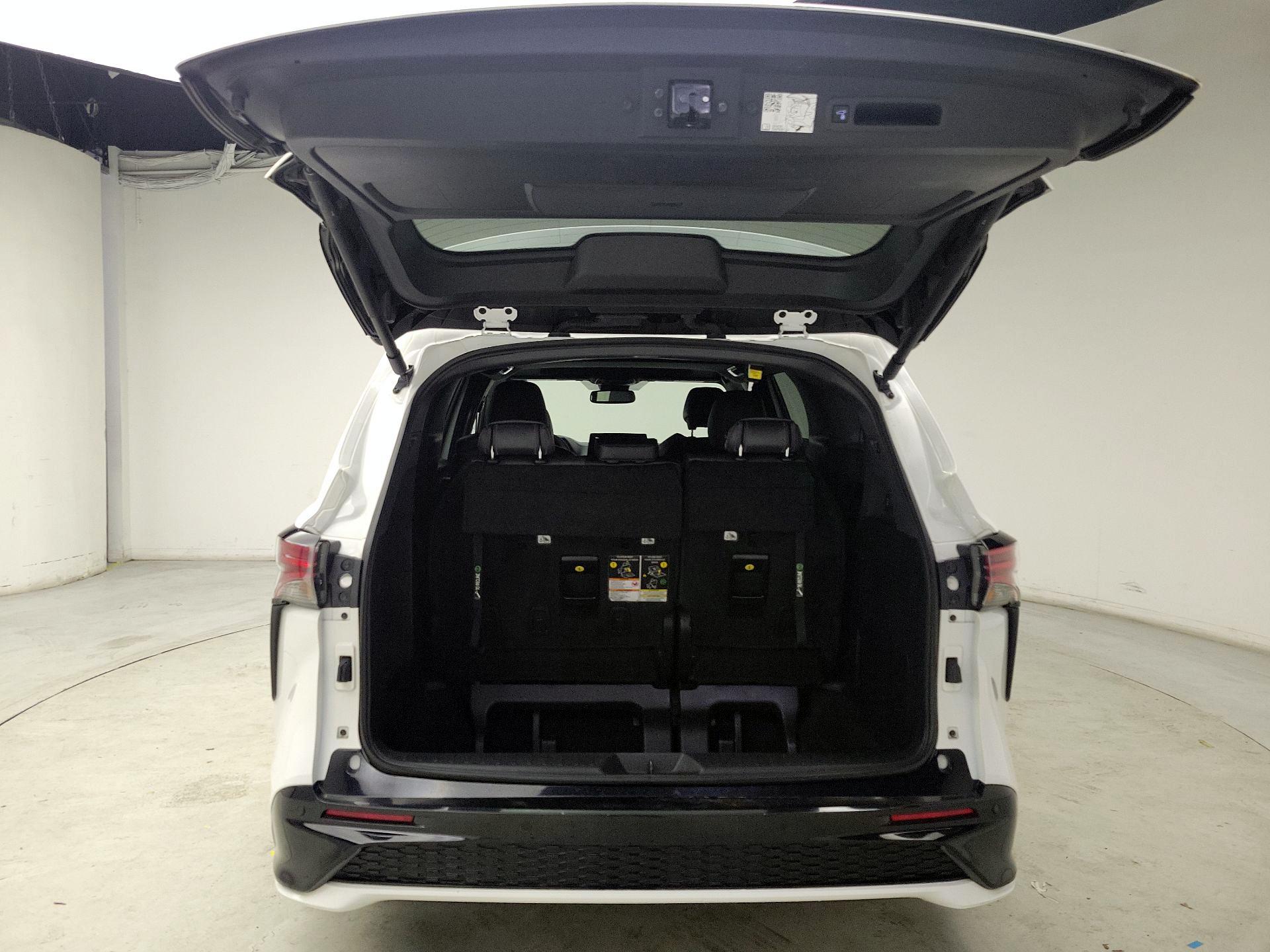 Thumbnail: 2023 Toyota Sienna - 20