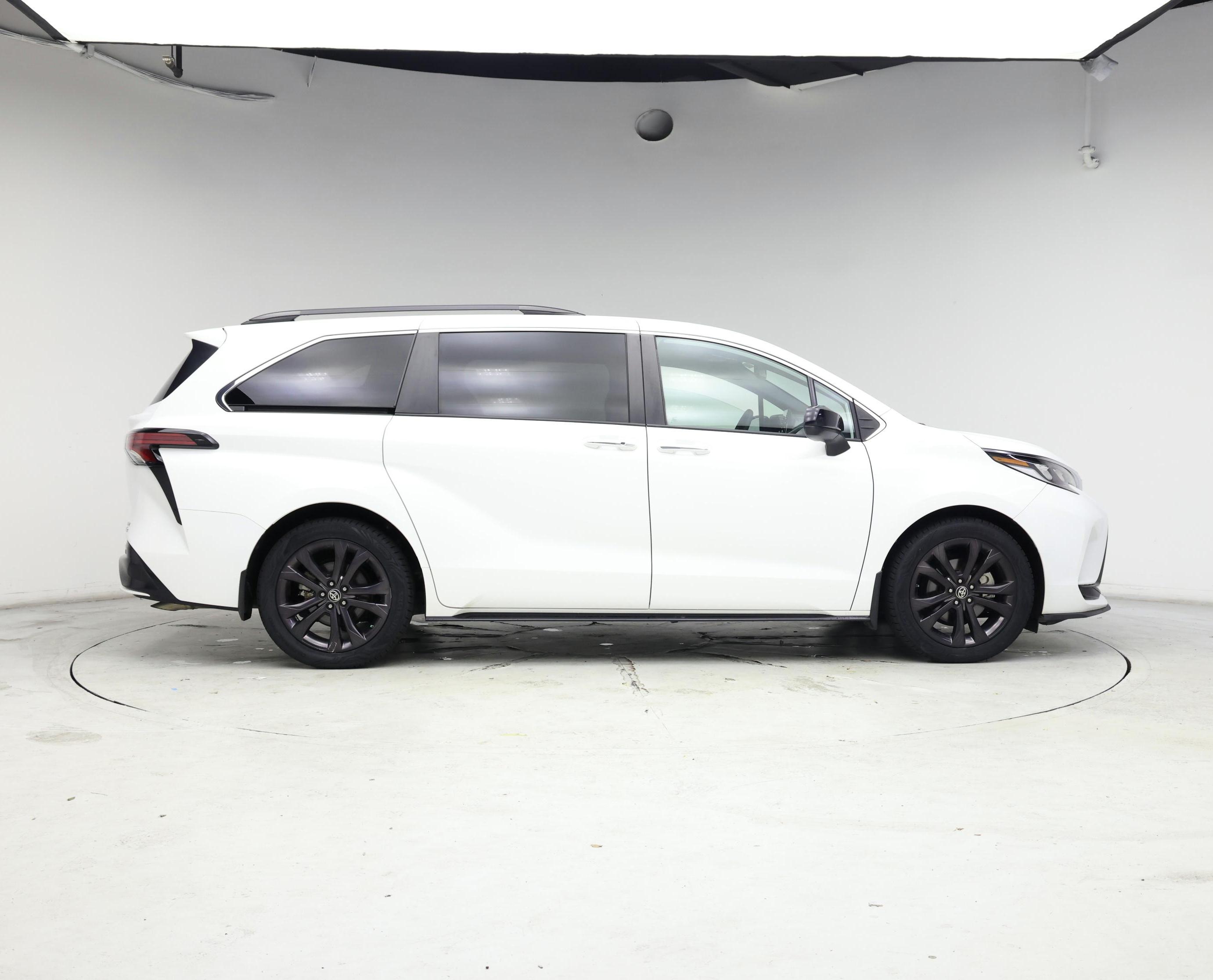 Thumbnail: 2023 Toyota Sienna - 7
