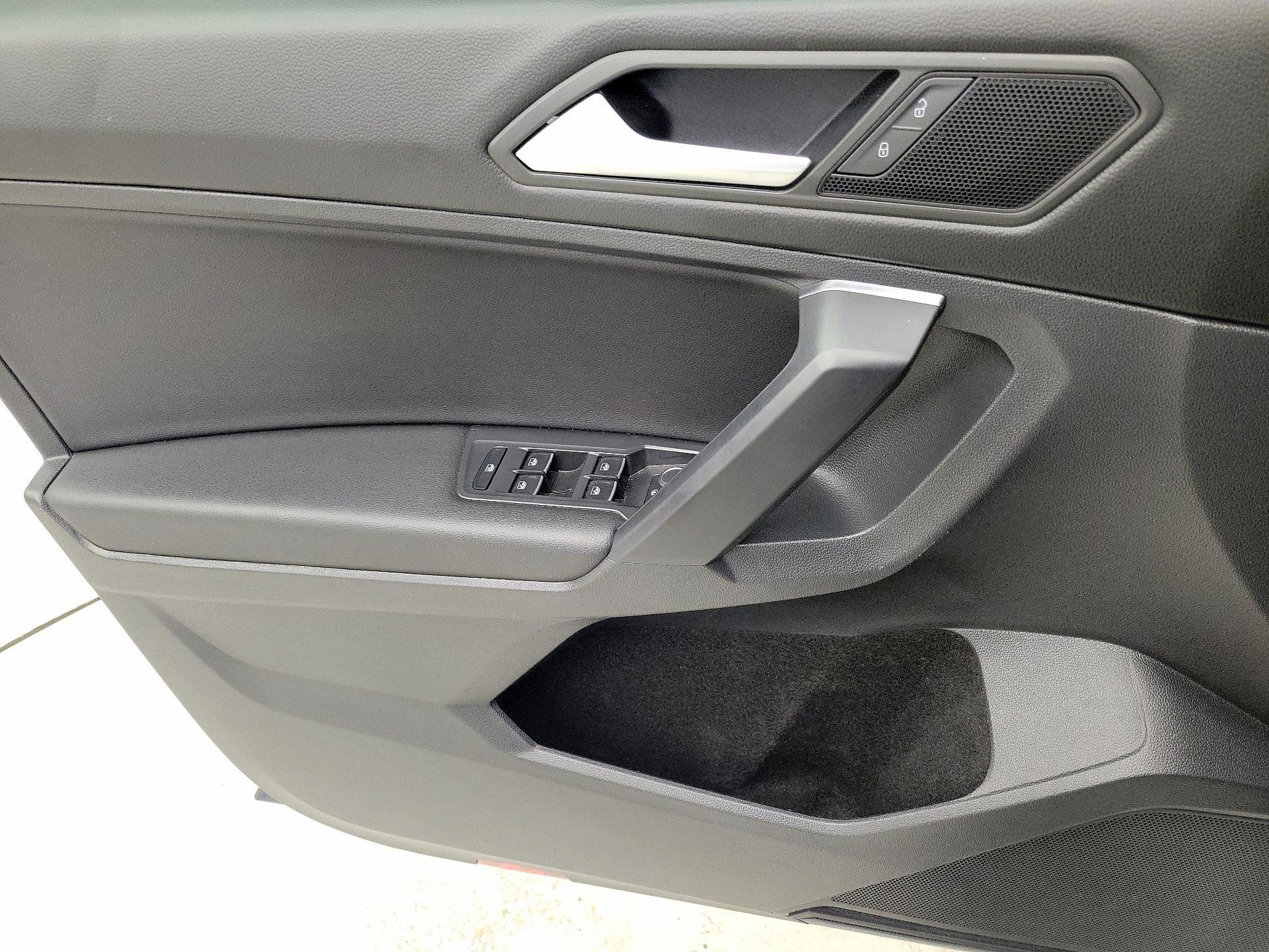 Thumbnail: 2021 Volkswagen Tiguan - 12