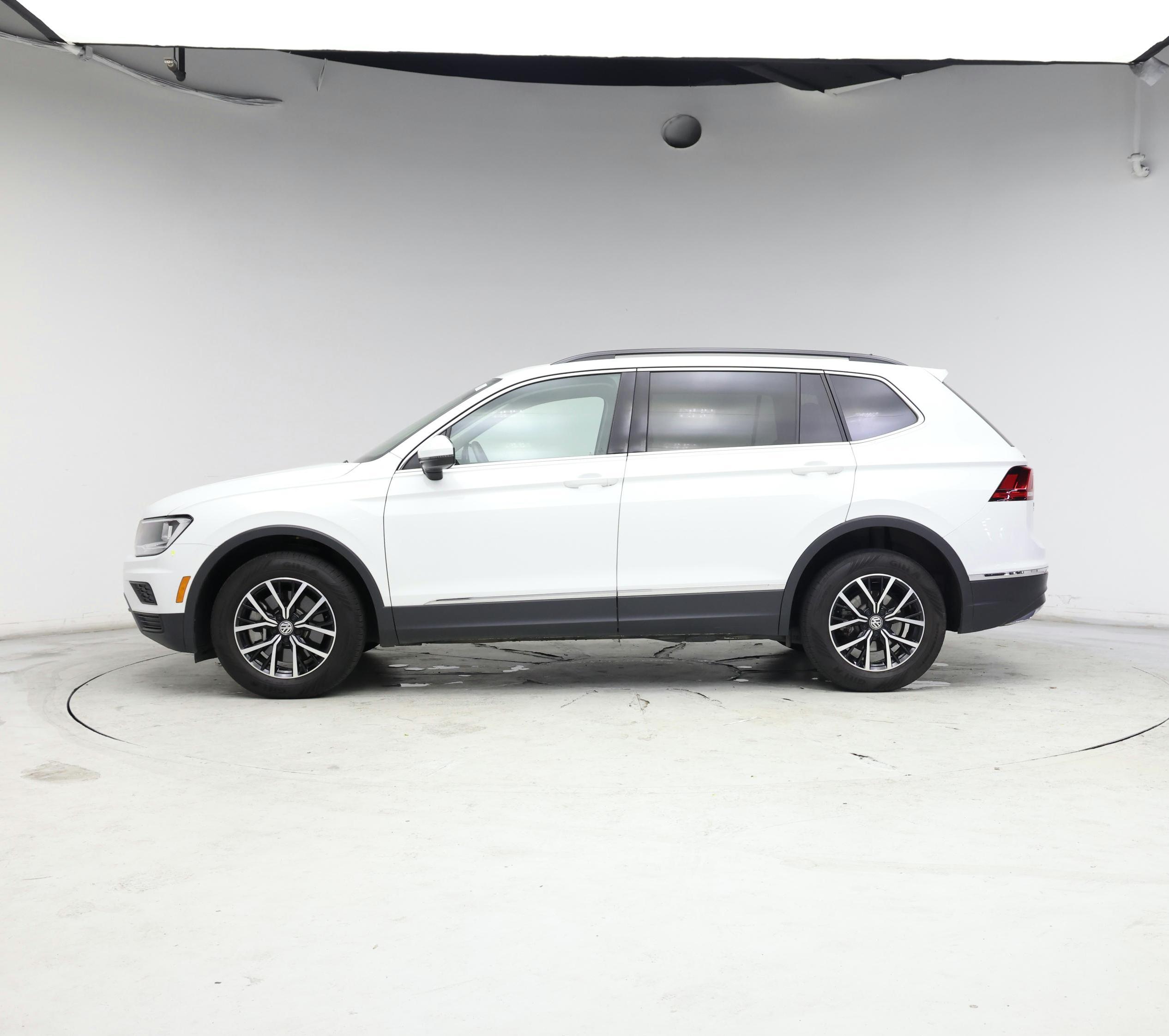 Thumbnail: 2021 Volkswagen Tiguan - 3