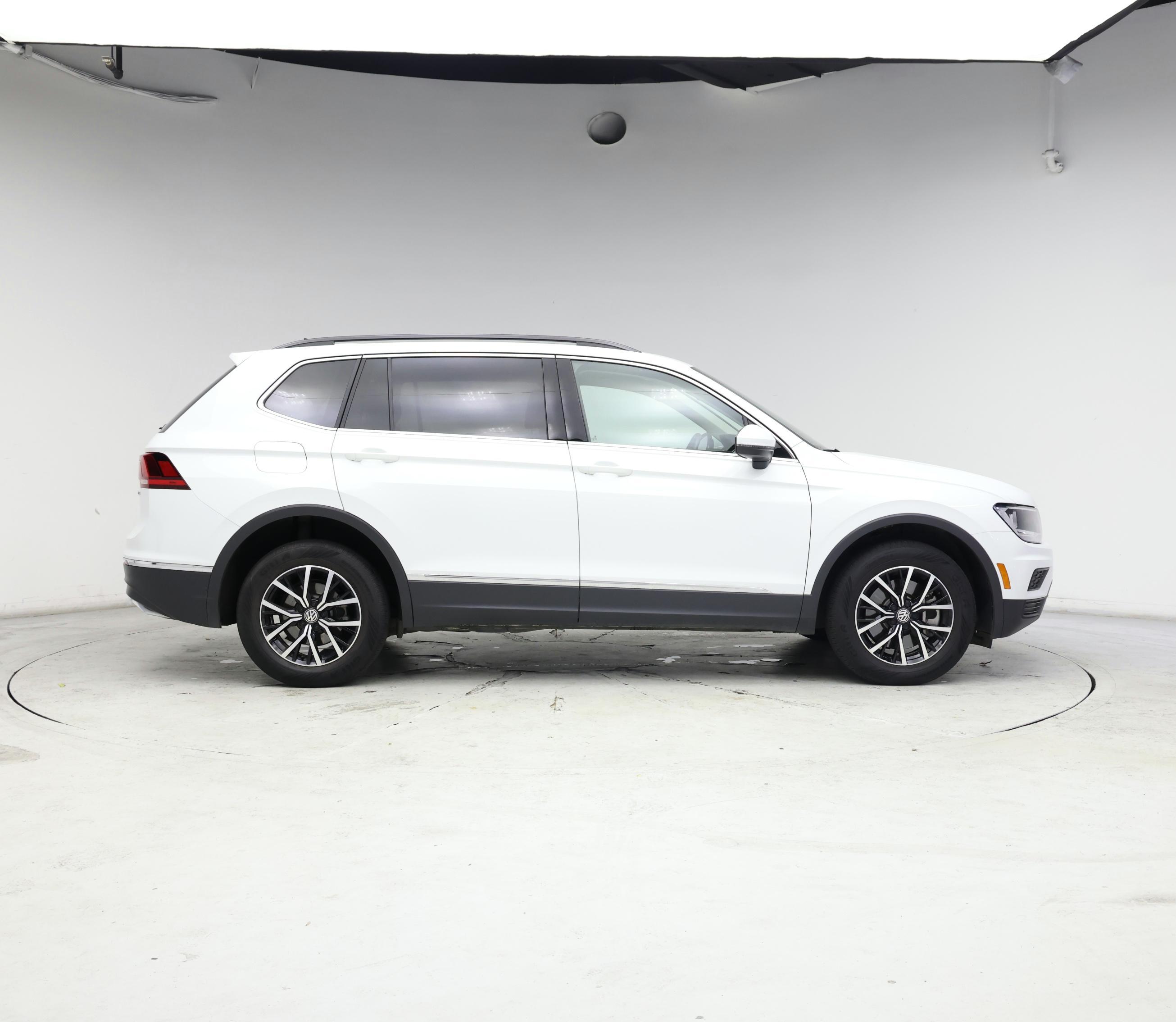 Thumbnail: 2021 Volkswagen Tiguan - 7