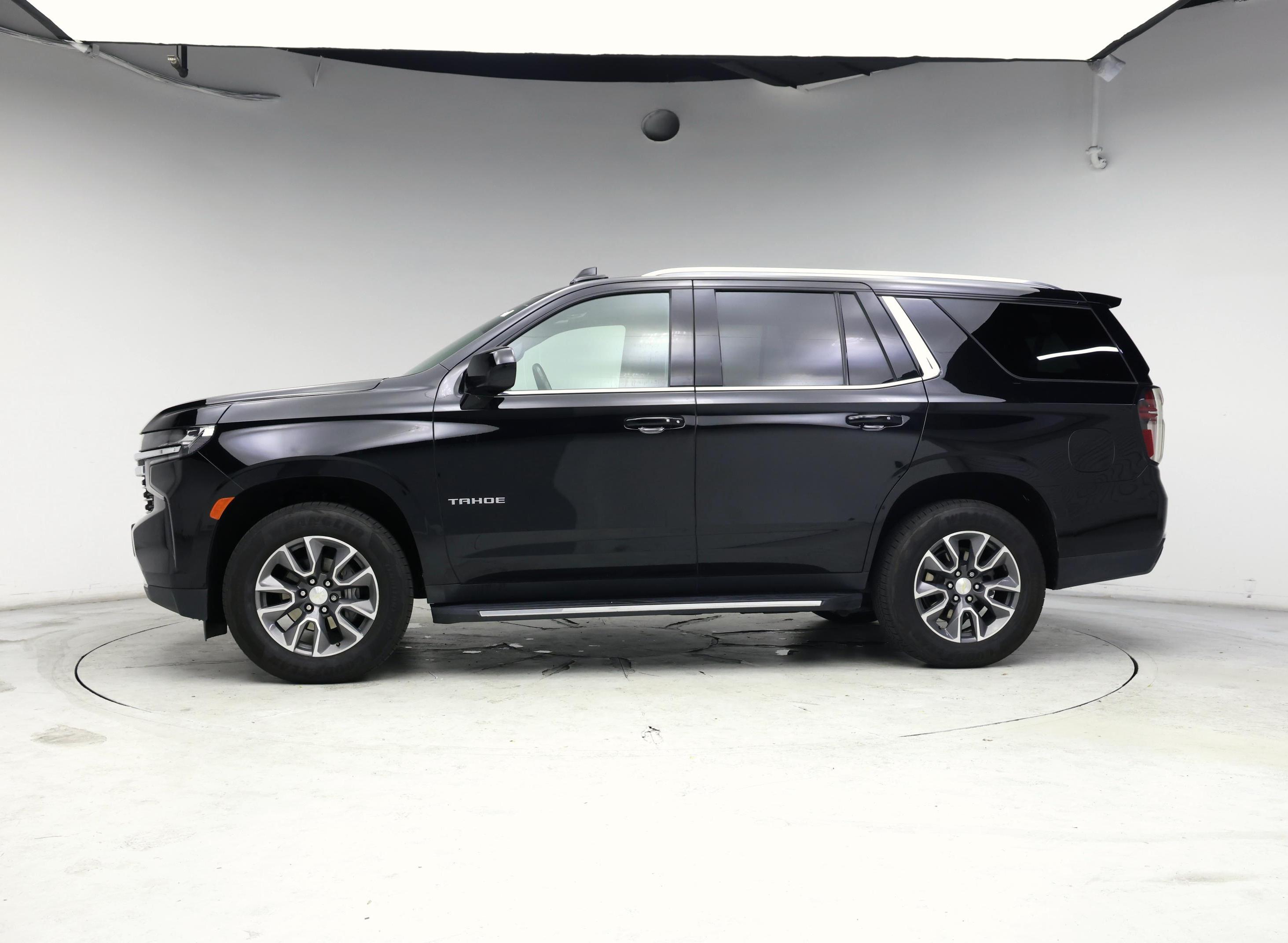 Thumbnail: 2021 Chevrolet Tahoe - 3