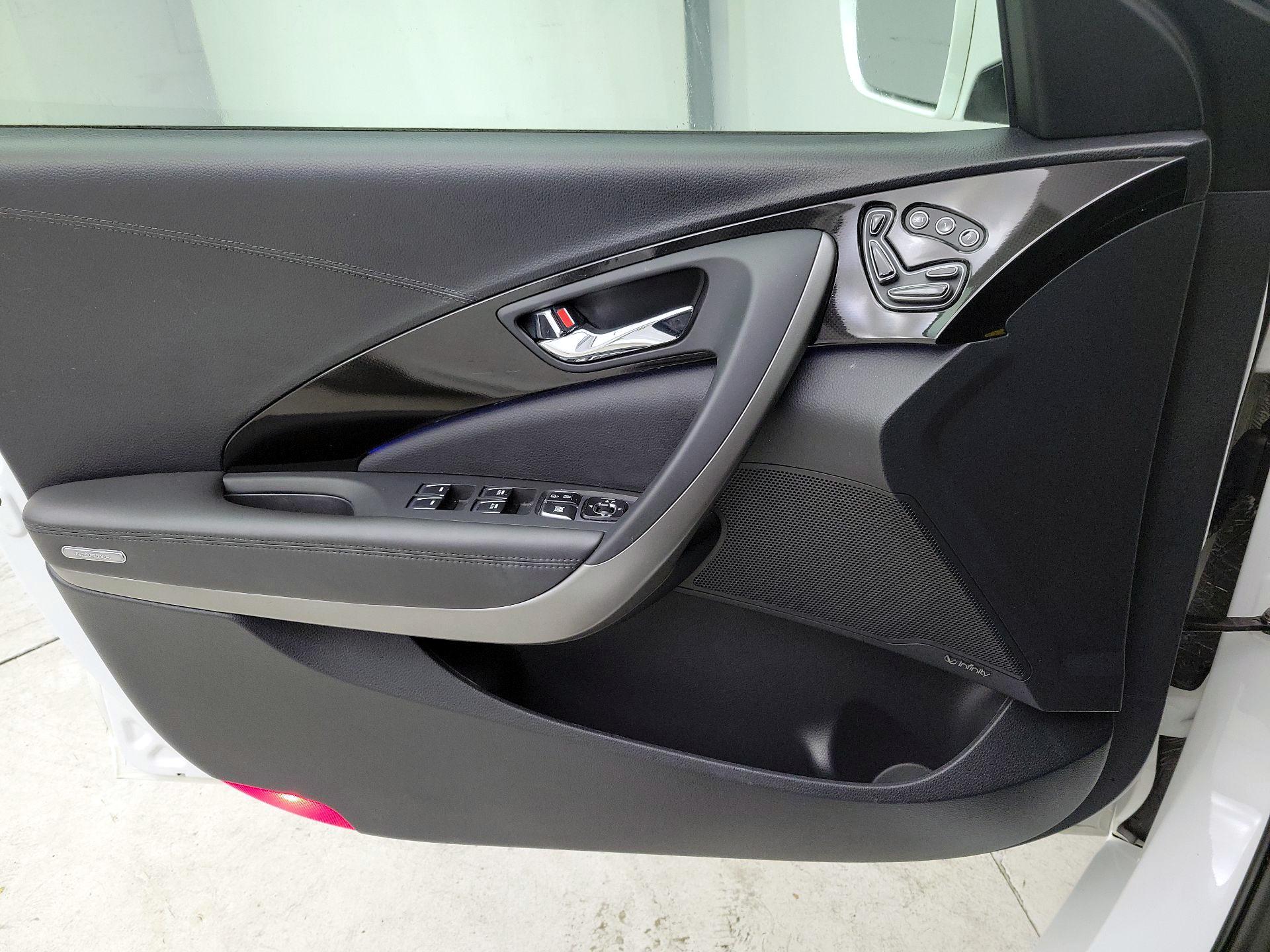 Thumbnail: 2016 Hyundai Azera - 12