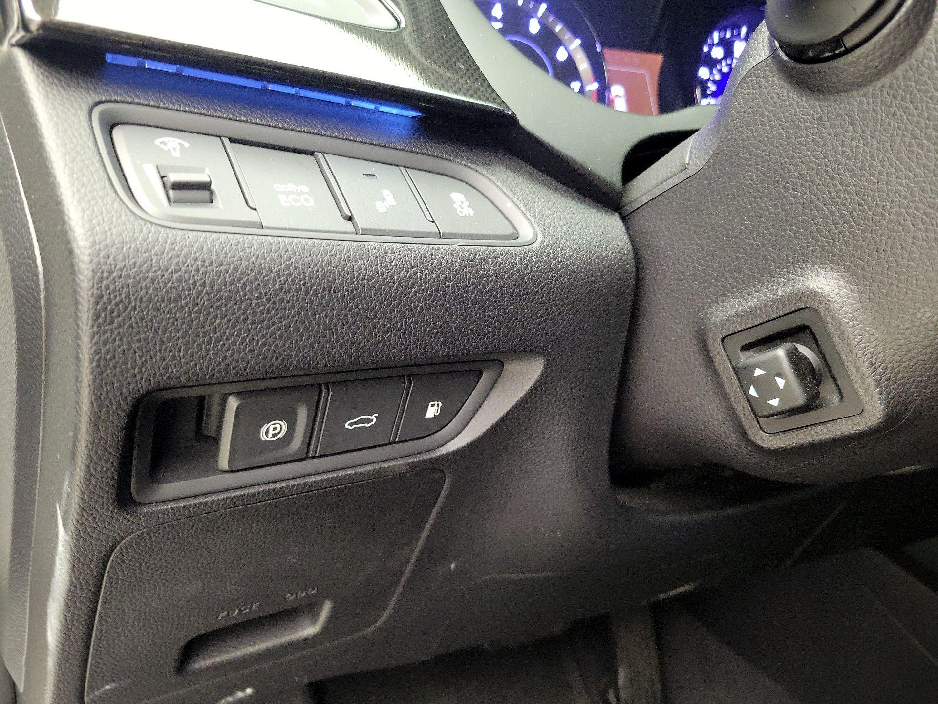 Thumbnail: 2016 Hyundai Azera - 13