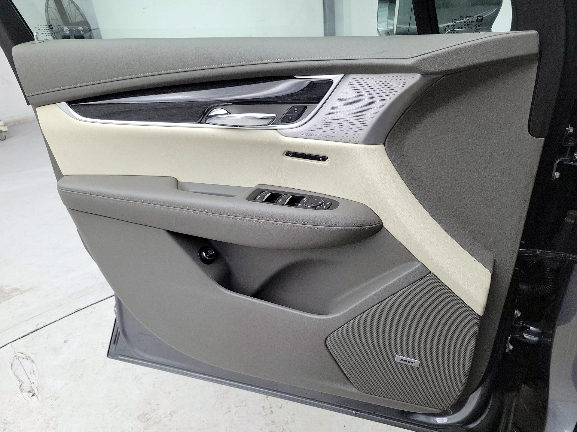 Thumbnail: 2020 Cadillac XT6 - 12