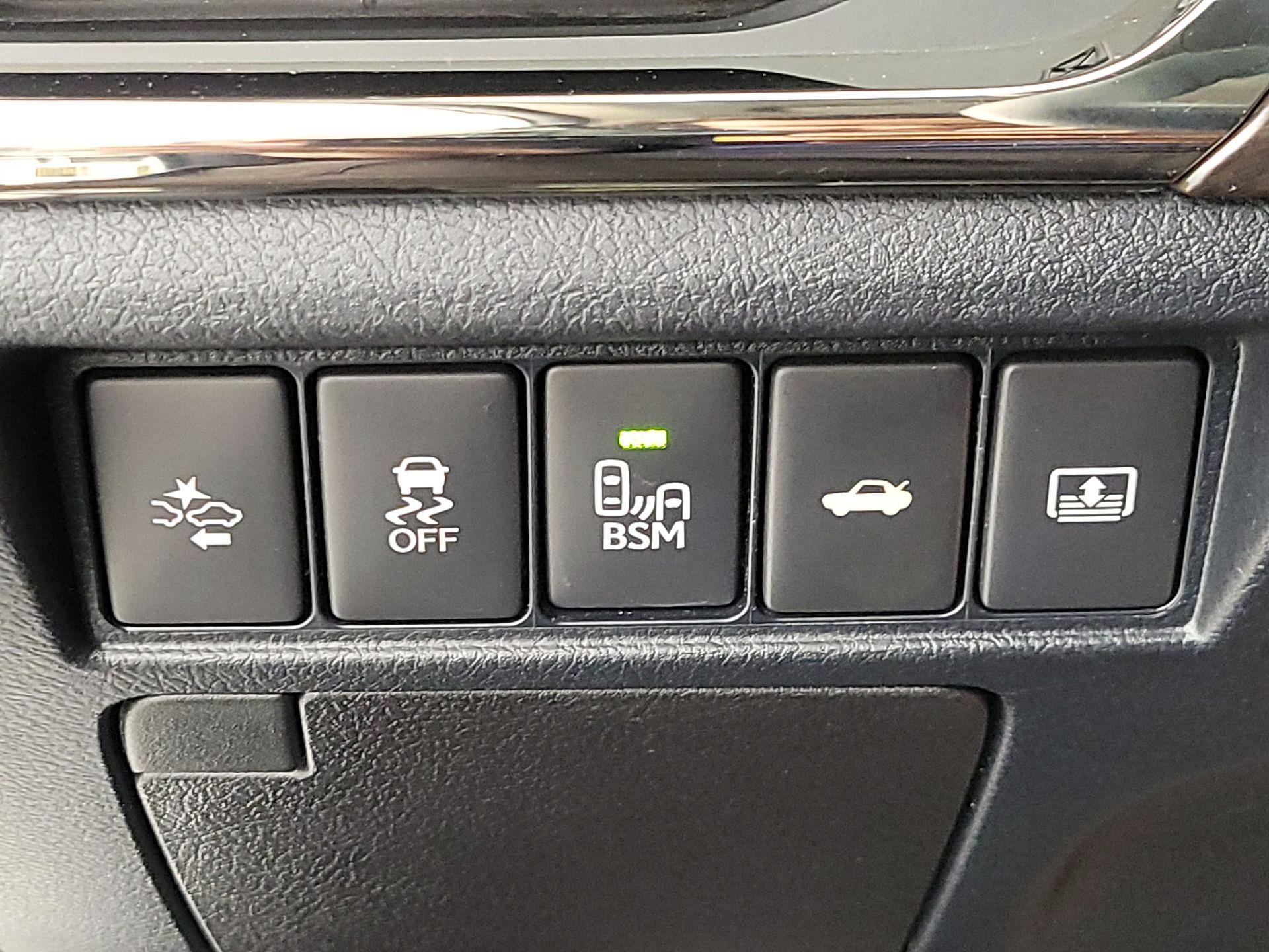 Thumbnail: 2016 Toyota Avalon - 13