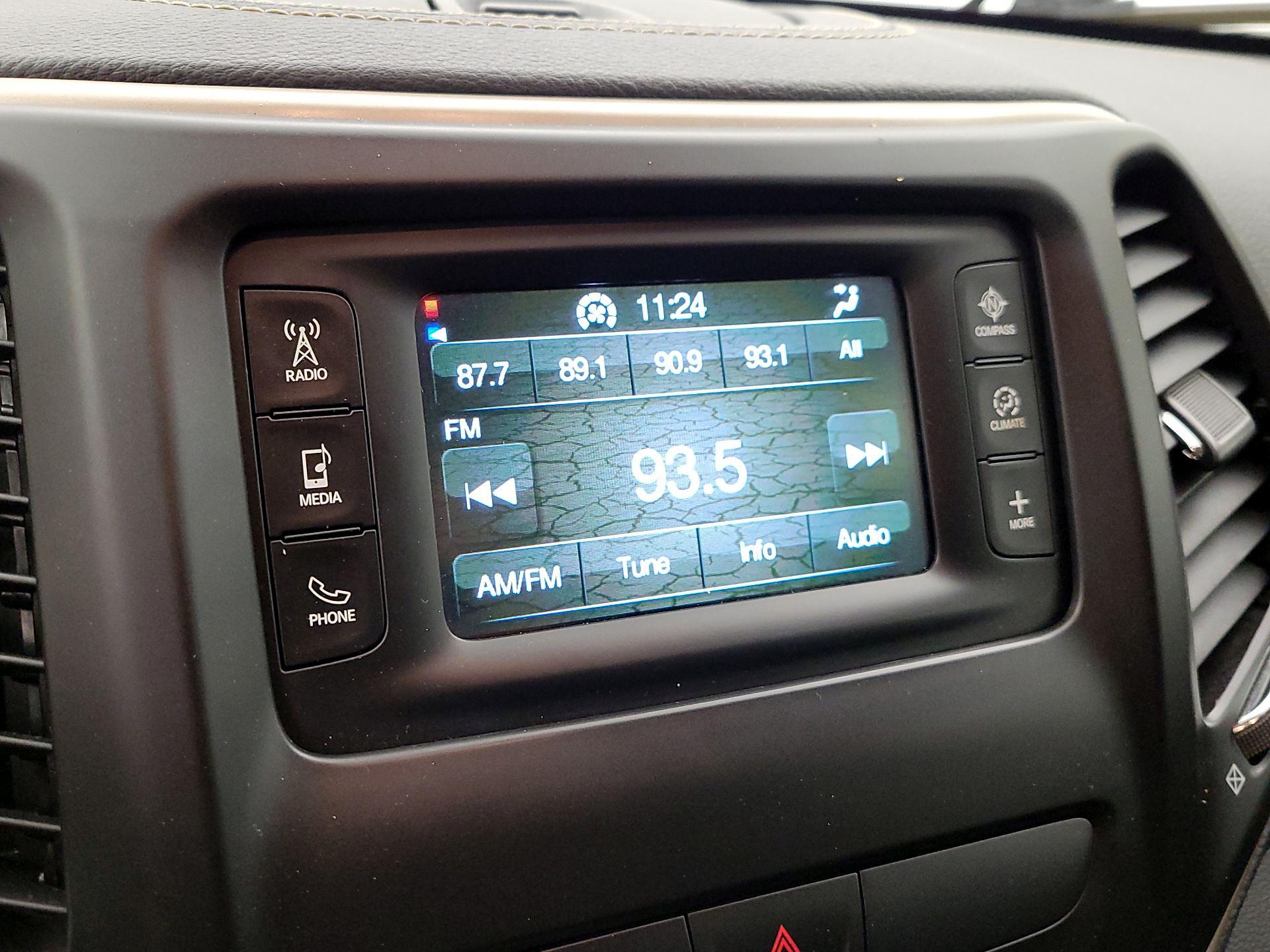 Thumbnail: 2015 Jeep Cherokee - 15