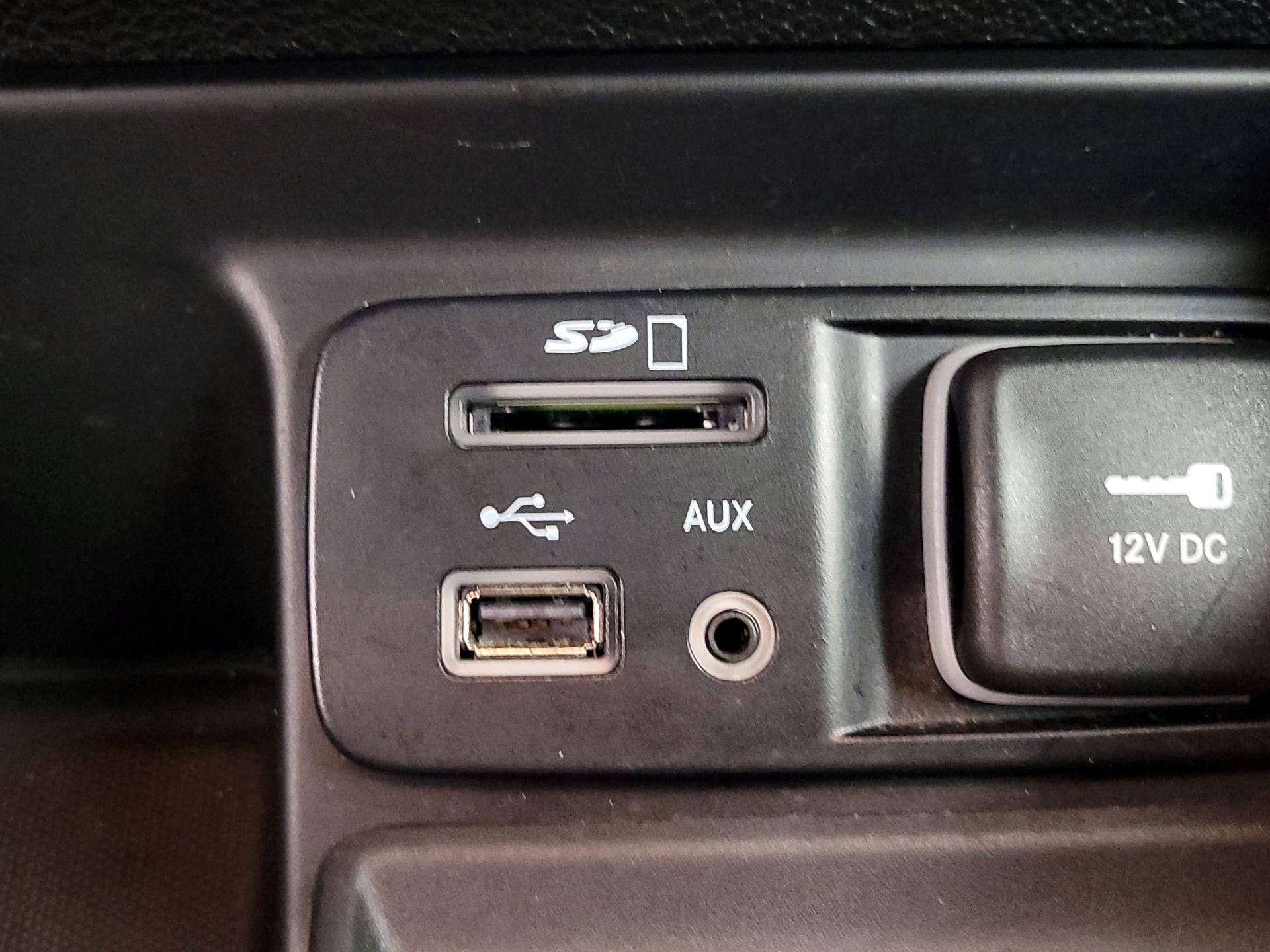 Thumbnail: 2015 Jeep Cherokee - 18