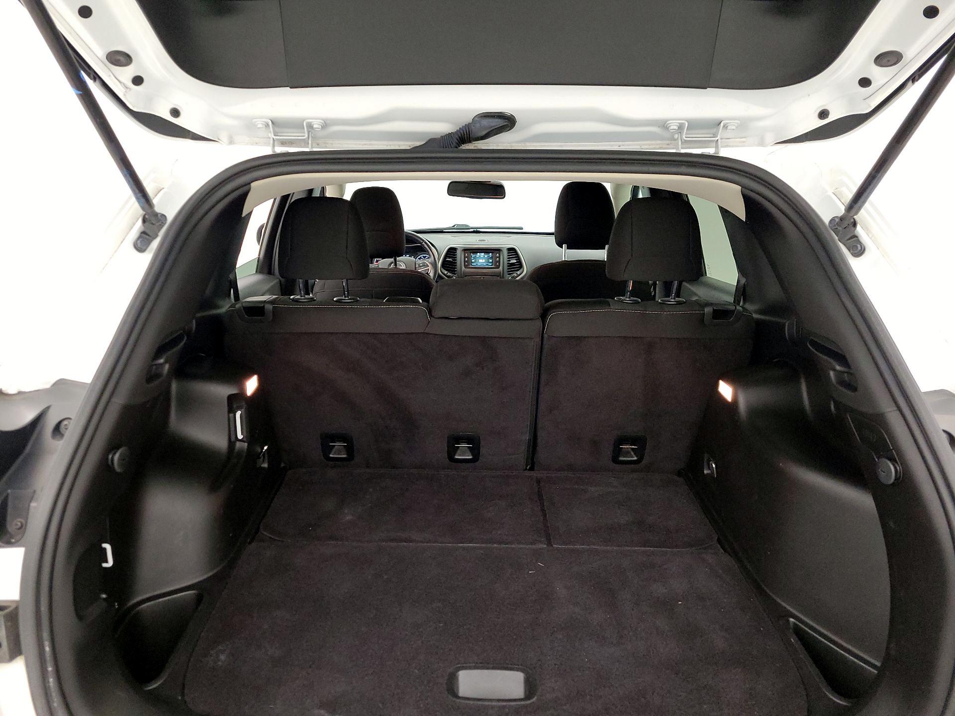 Thumbnail: 2015 Jeep Cherokee - 20