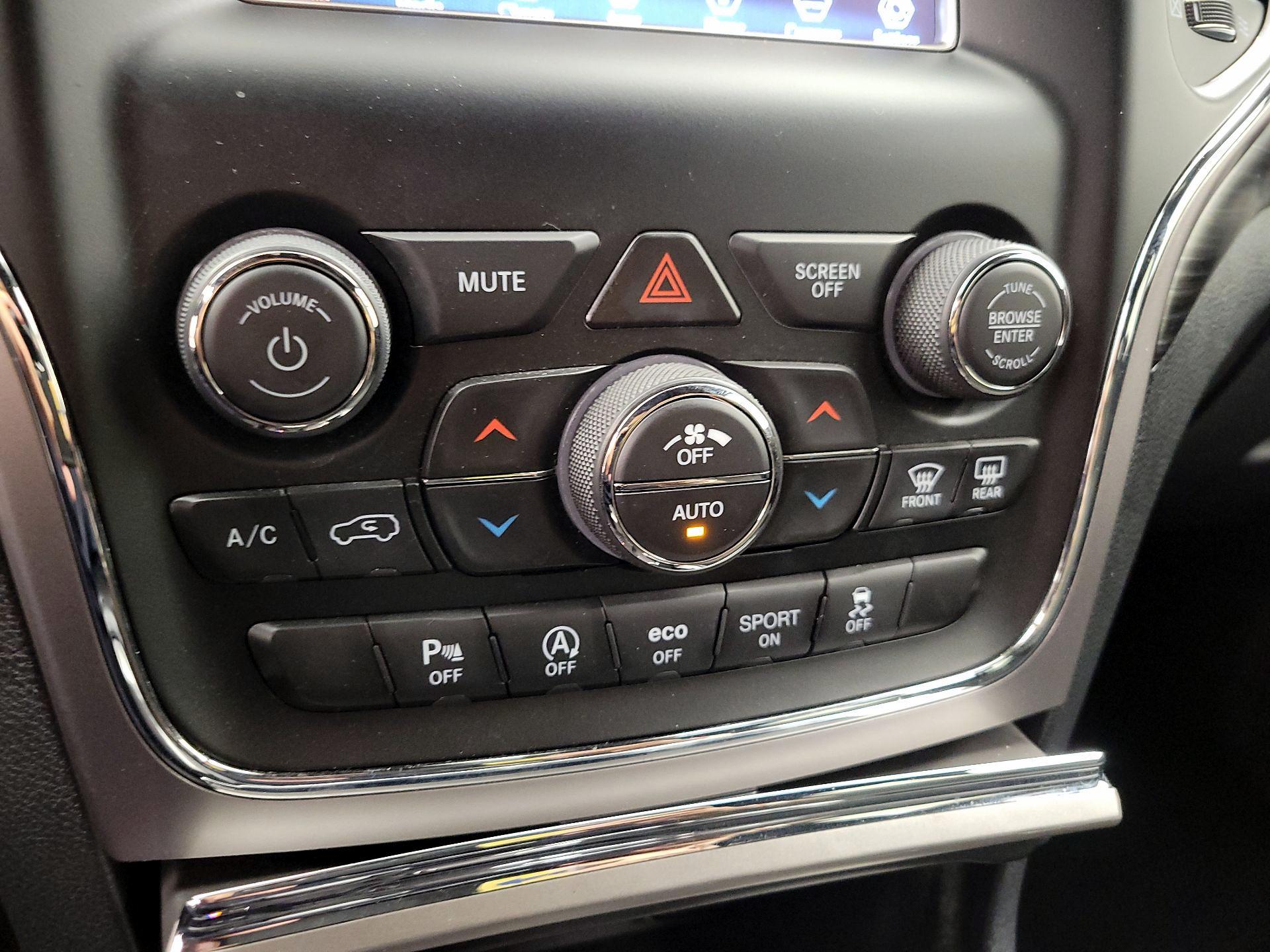 Thumbnail: 2019 Jeep Grand Cherokee - 16
