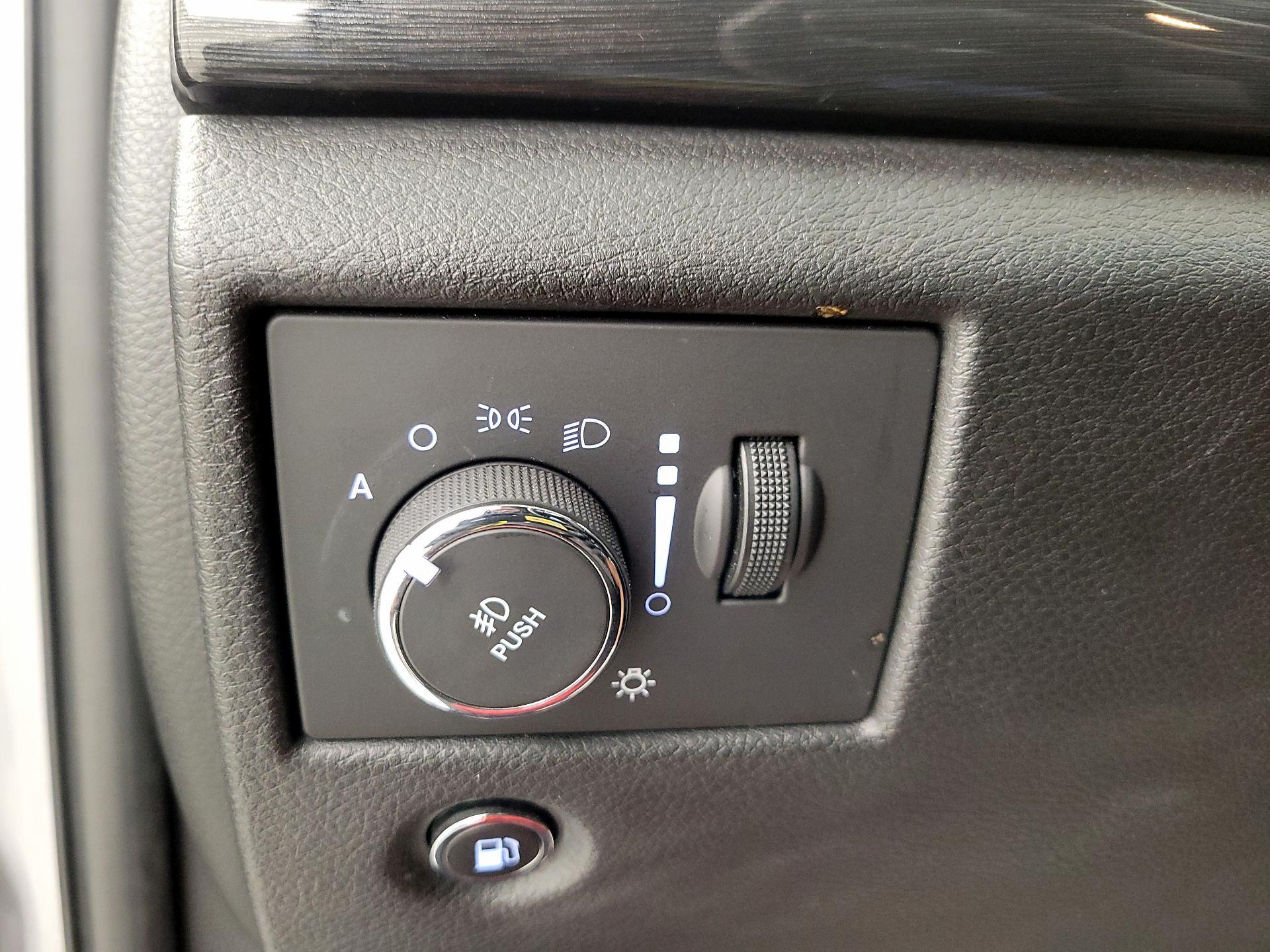 Thumbnail: 2016 Jeep Grand Cherokee - 13