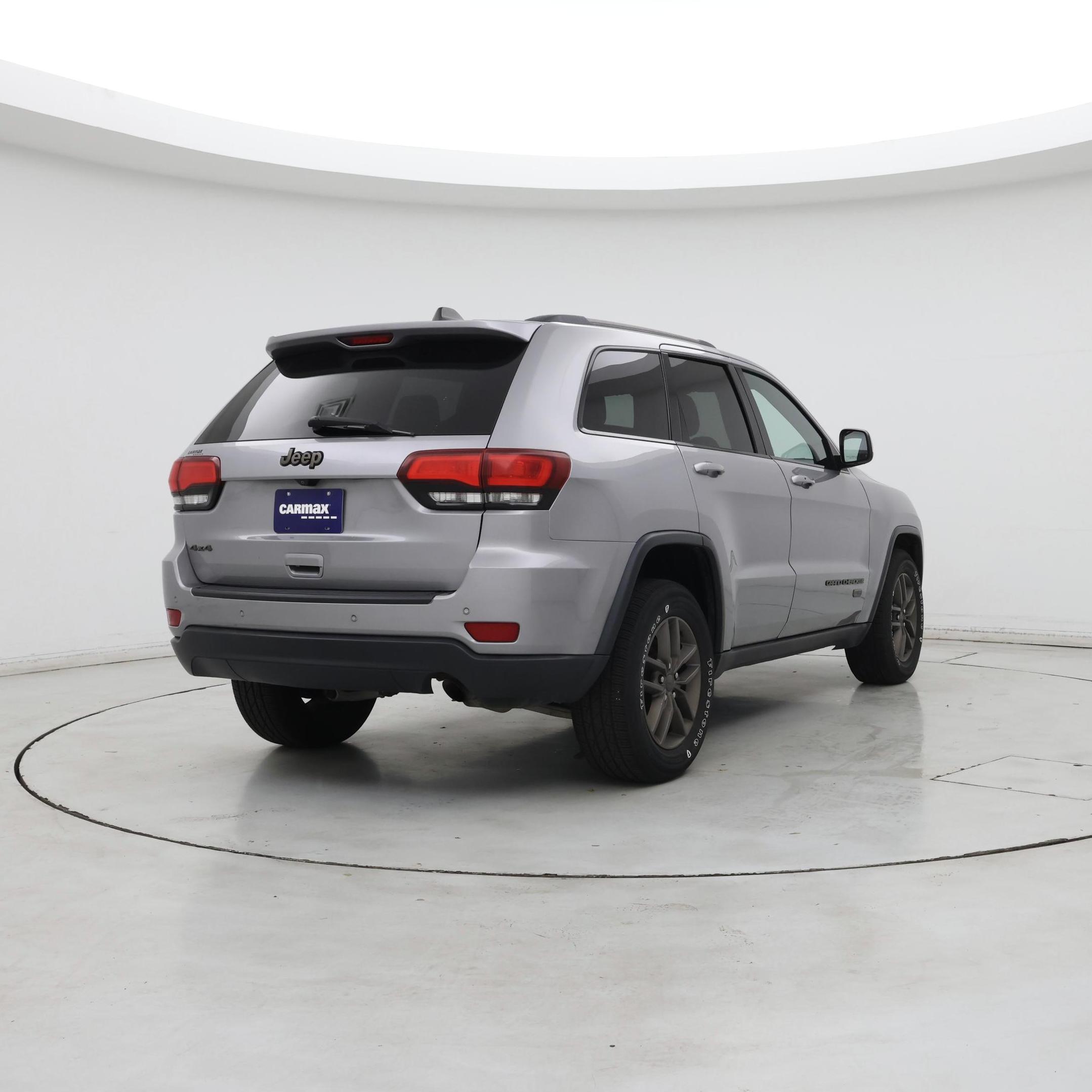 Thumbnail: 2016 Jeep Grand Cherokee - 8