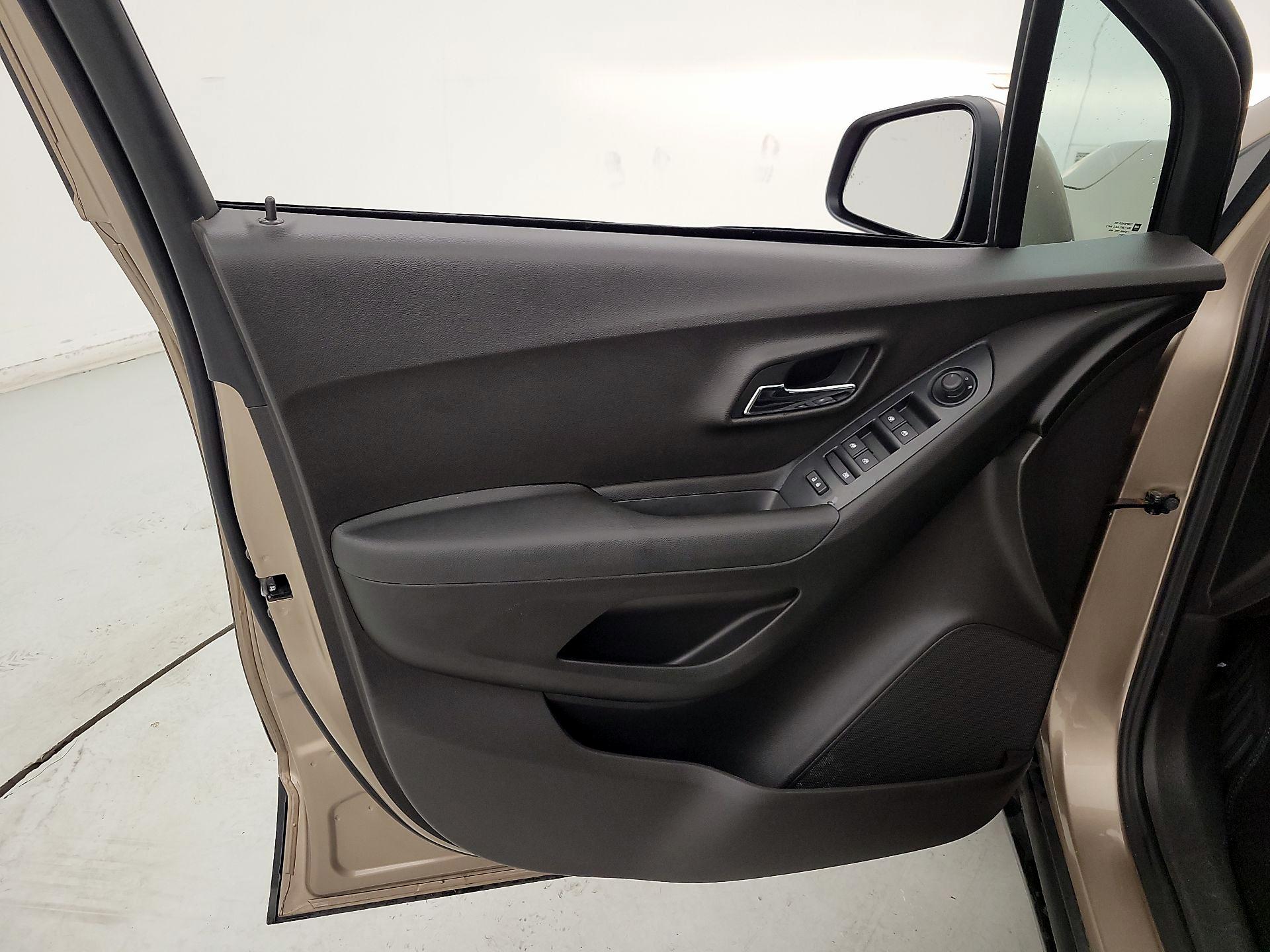 Thumbnail: 2018 Chevrolet Trax - 12