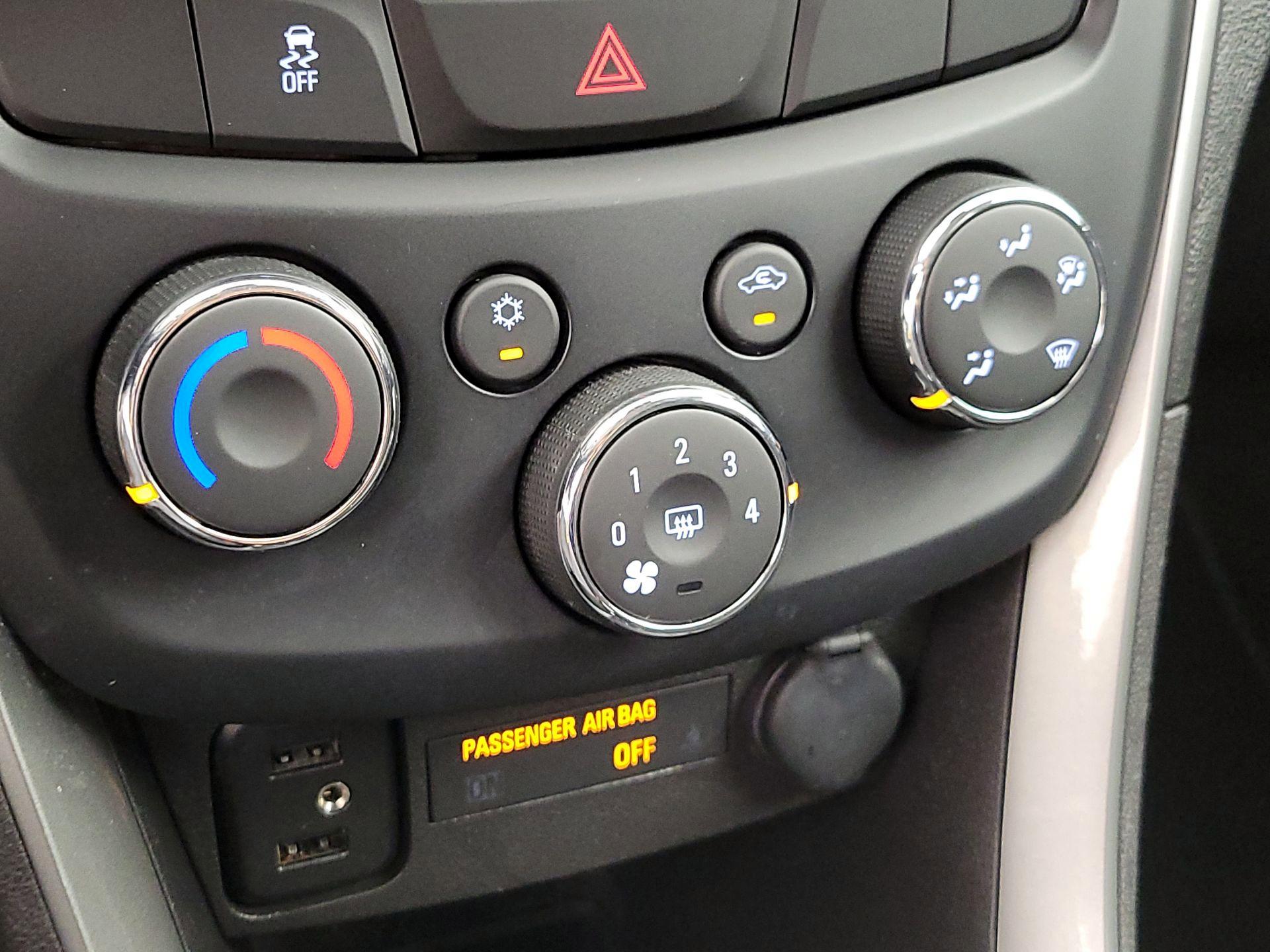 Thumbnail: 2018 Chevrolet Trax - 16