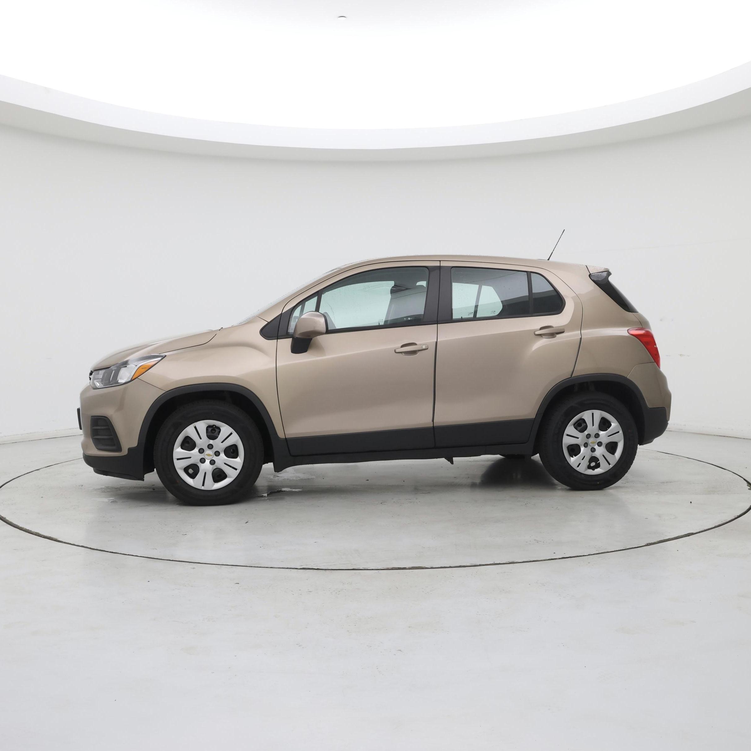 Thumbnail: 2018 Chevrolet Trax - 3