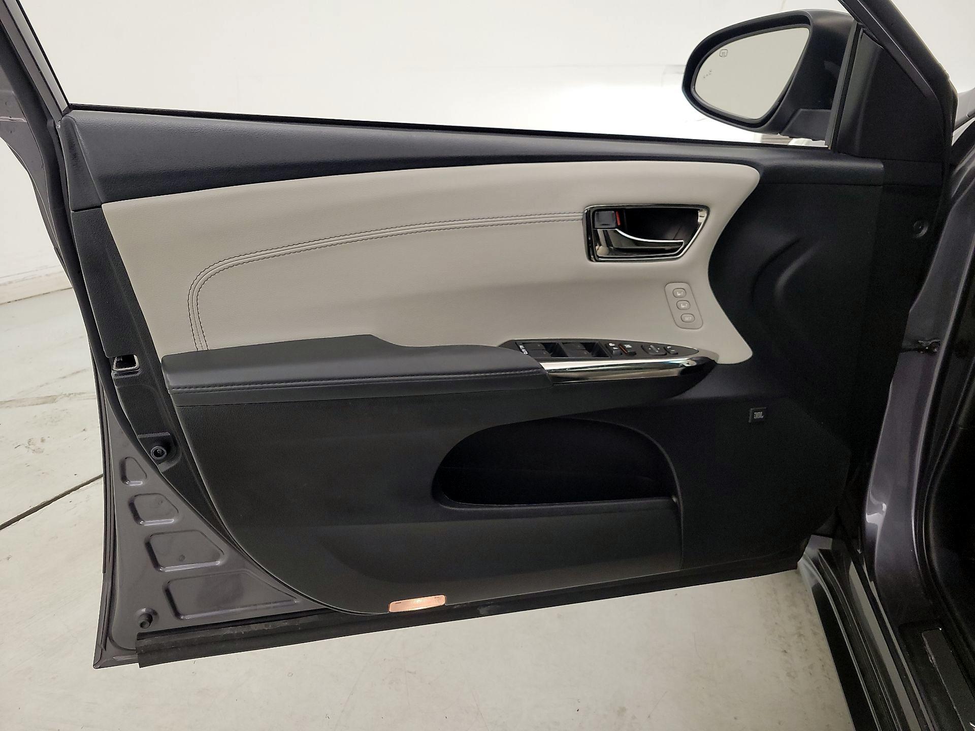 Thumbnail: 2016 Toyota Avalon - 12