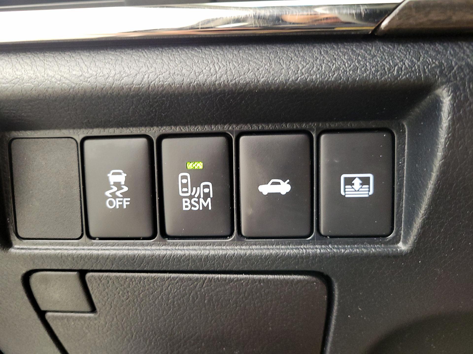 Thumbnail: 2016 Toyota Avalon - 13