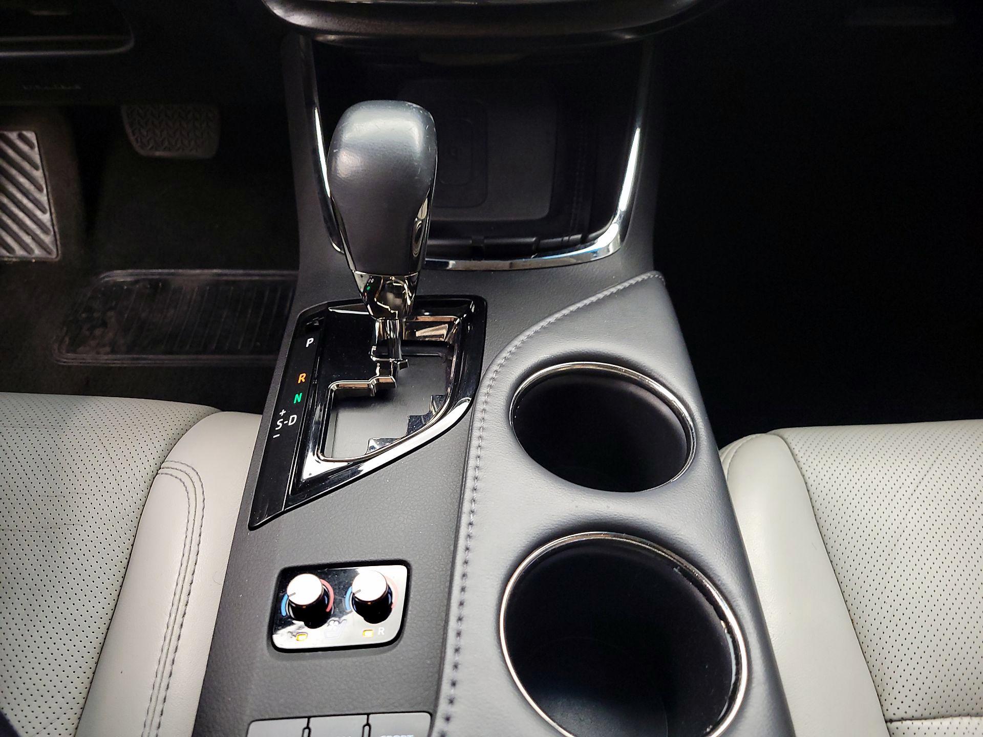 Thumbnail: 2016 Toyota Avalon - 18