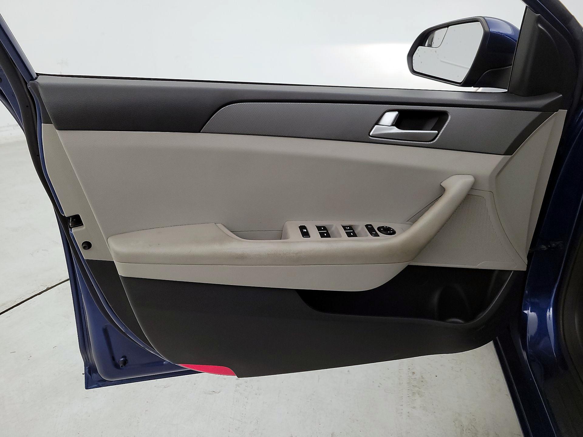 Thumbnail: 2015 Hyundai Sonata - 12