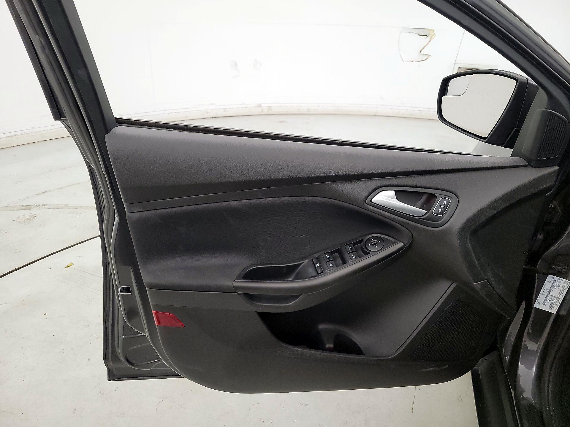 Thumbnail: 2017 Ford Focus - 12