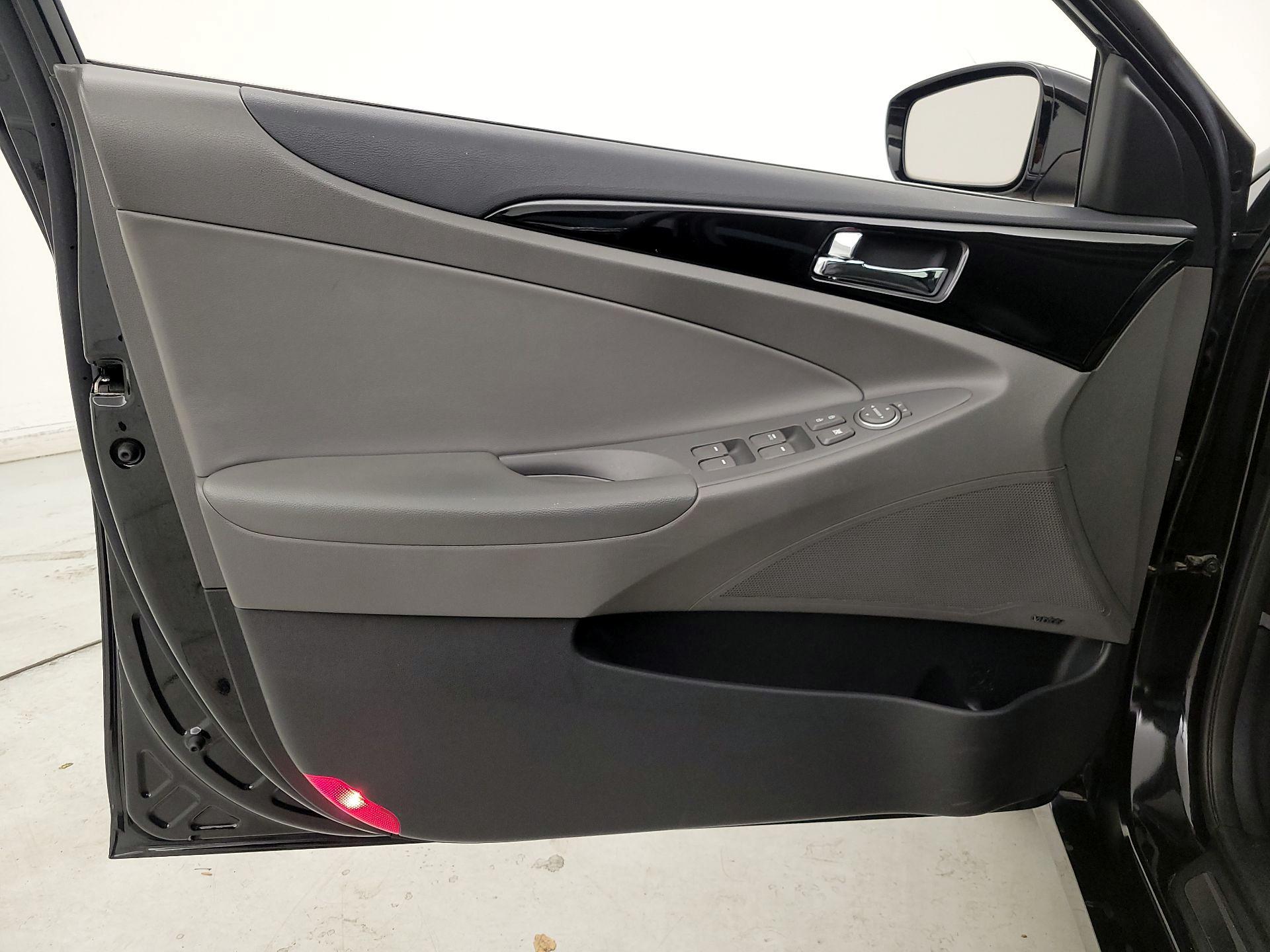Thumbnail: 2013 Hyundai Sonata - 12
