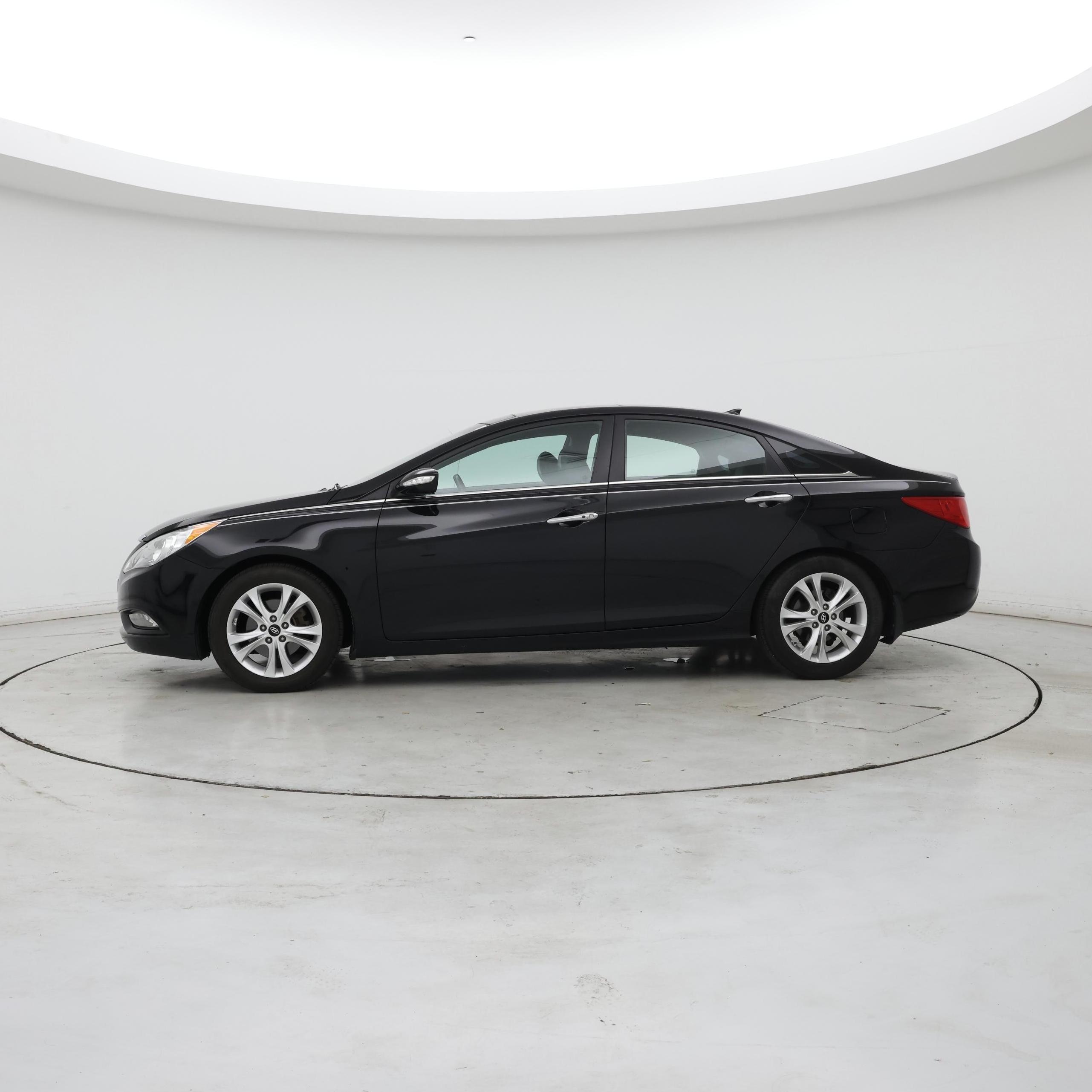 Thumbnail: 2013 Hyundai Sonata - 3