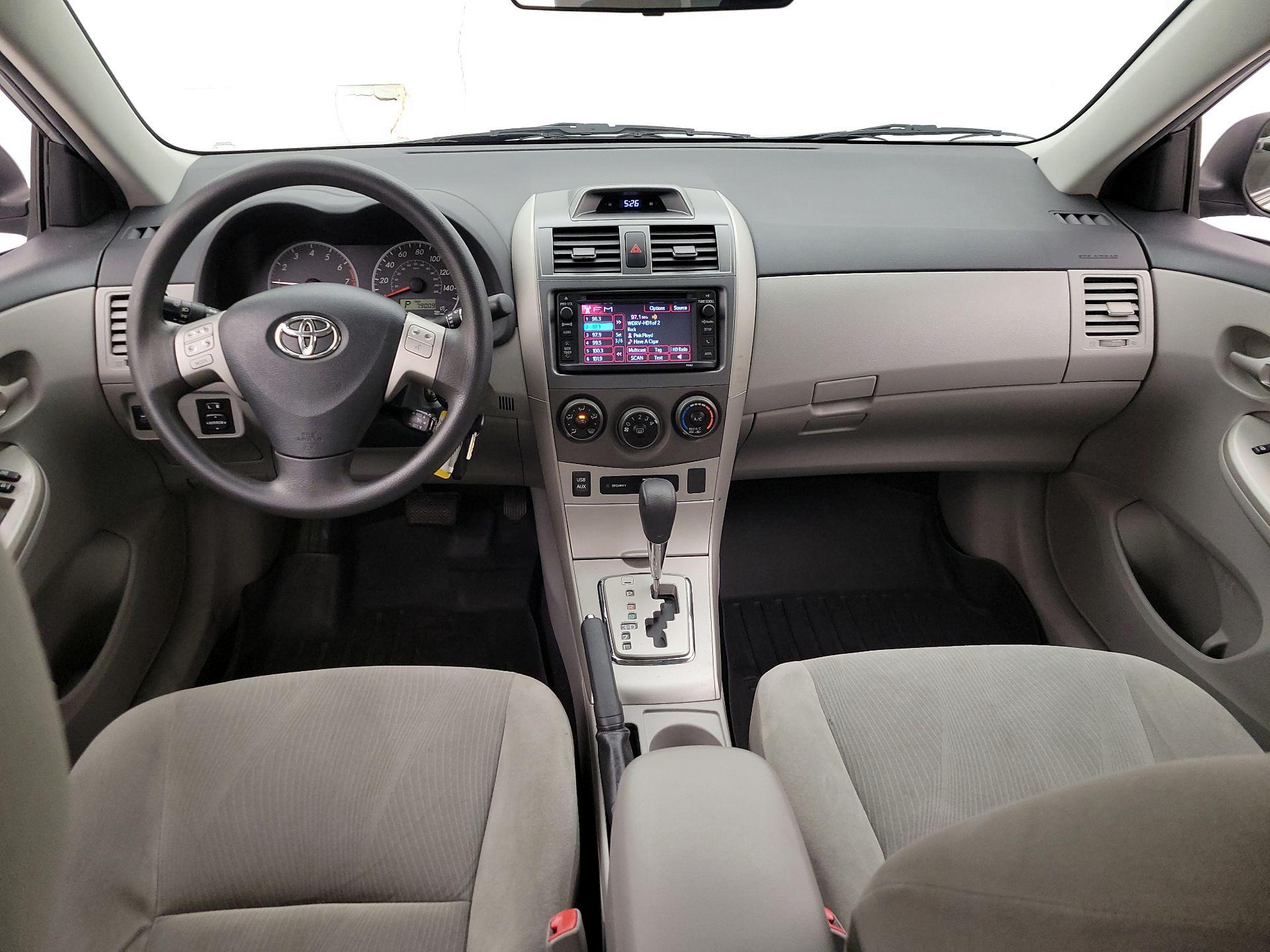 Thumbnail: 2013 Toyota Corolla - 9