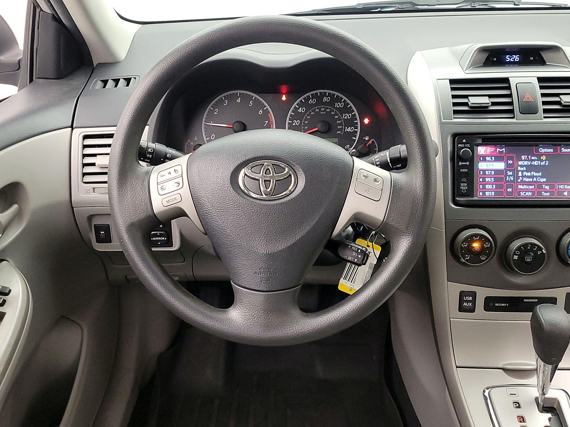 Thumbnail: 2013 Toyota Corolla - 10