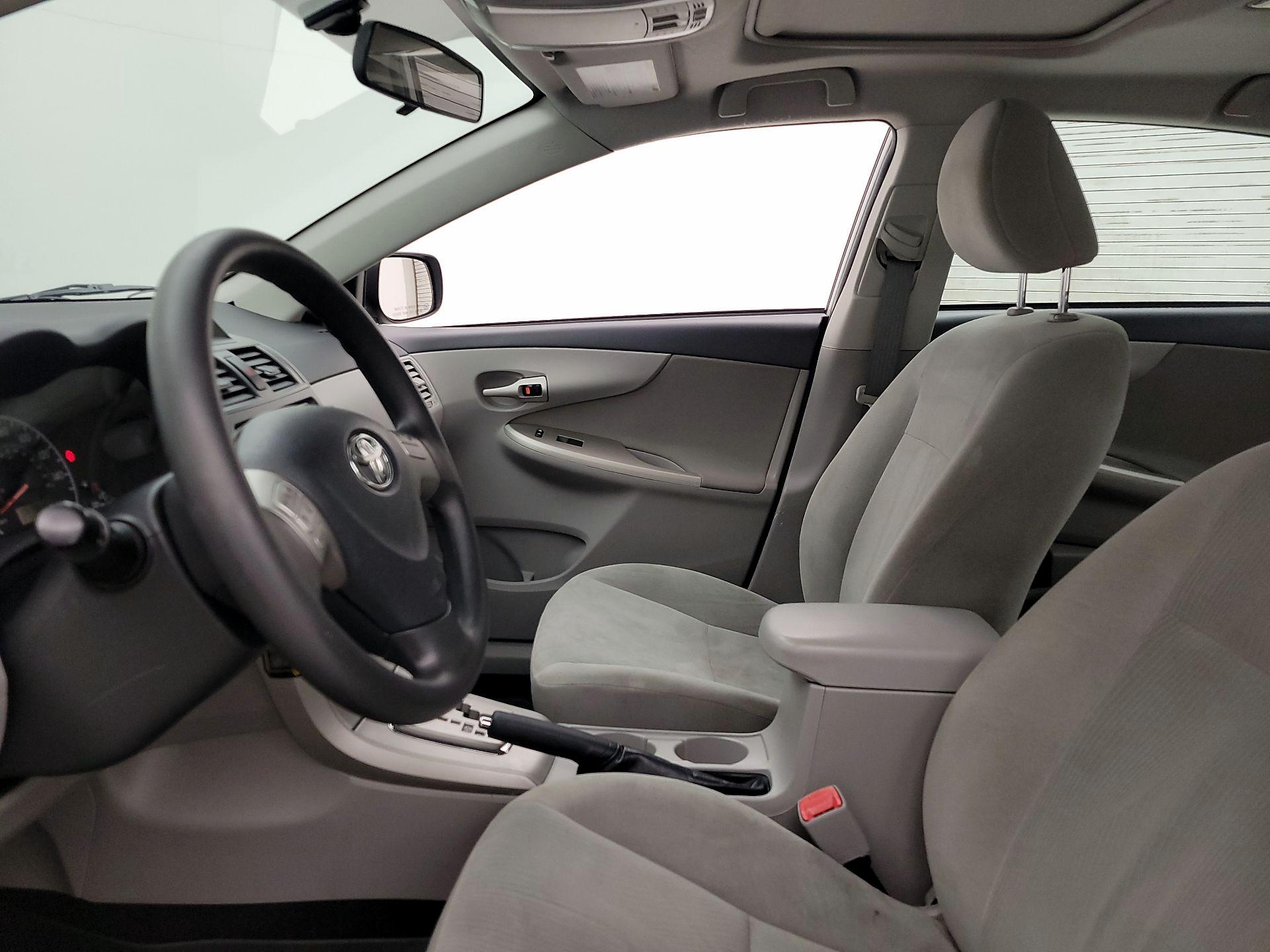 Thumbnail: 2013 Toyota Corolla - 11