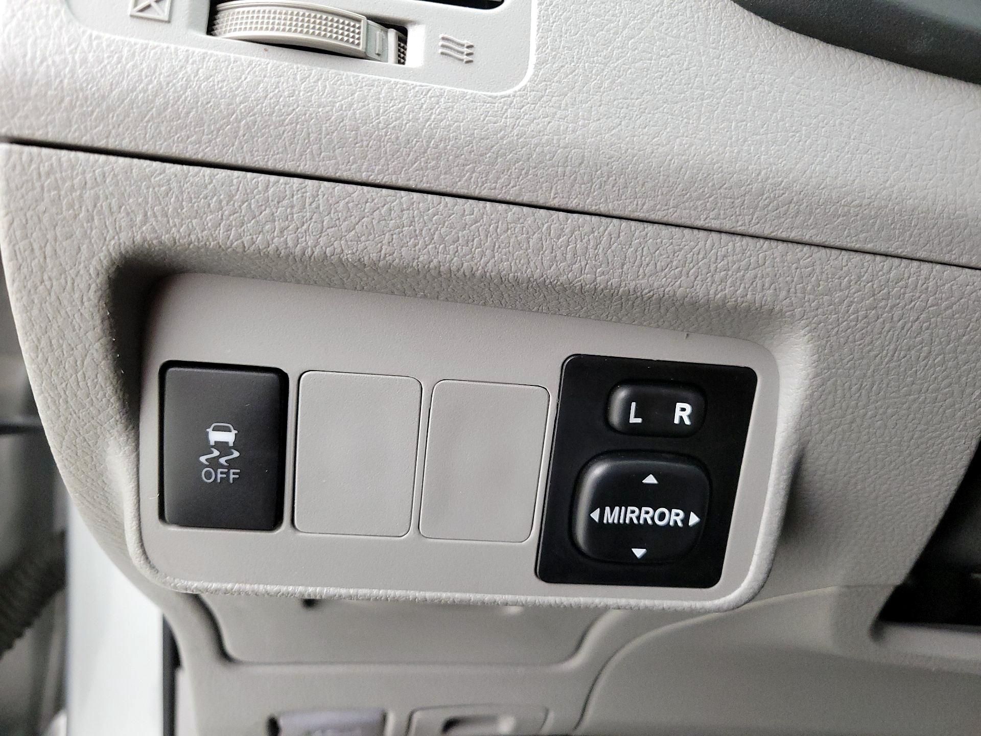 Thumbnail: 2013 Toyota Corolla - 13