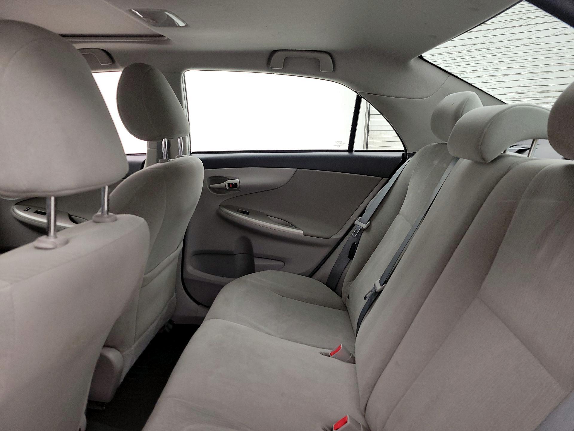 Thumbnail: 2013 Toyota Corolla - 17